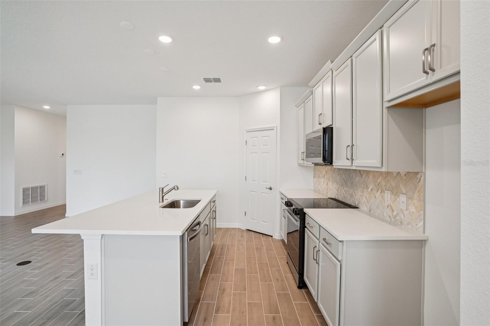 700 FARFIELDS STREET