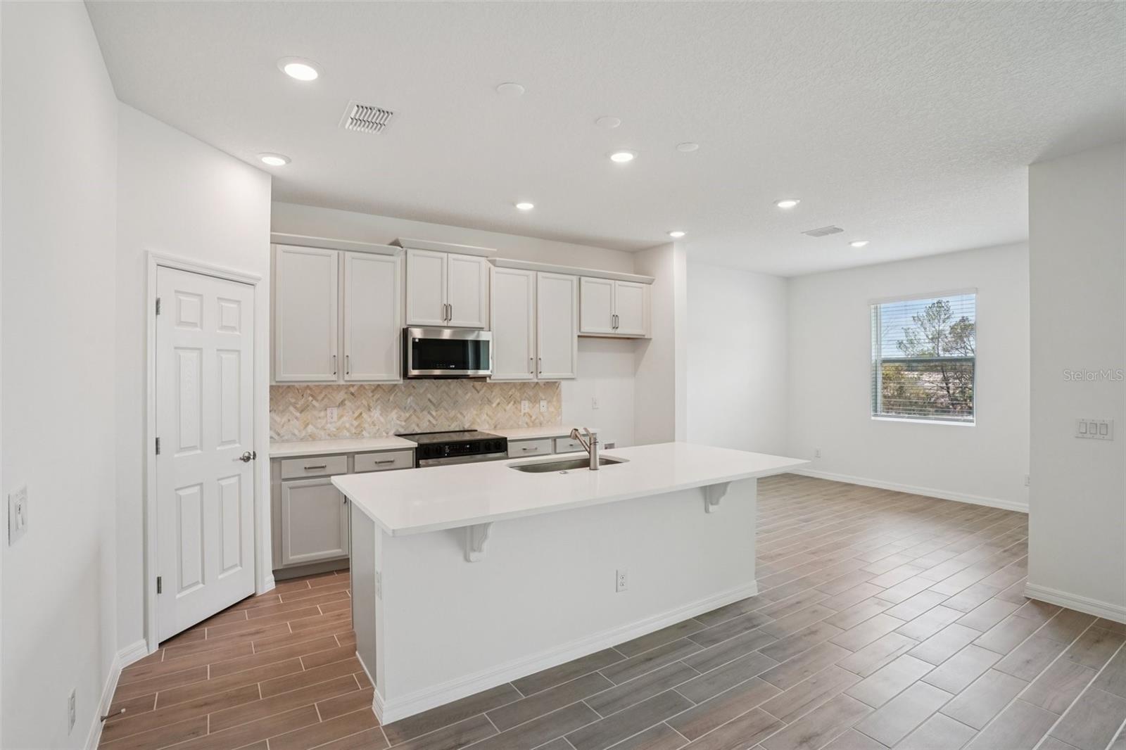 700 FARFIELDS STREET