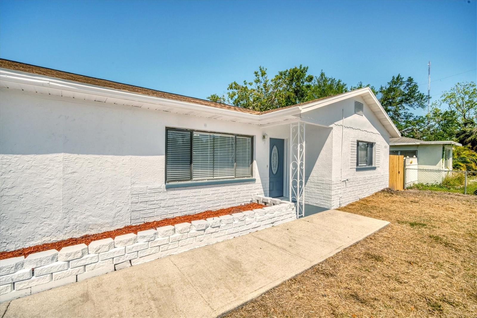 LAKE PEARL ESTATES - Residential Lease