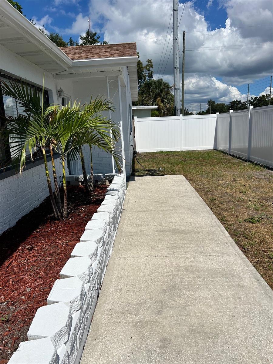 LAKE PEARL ESTATES - Residential Lease