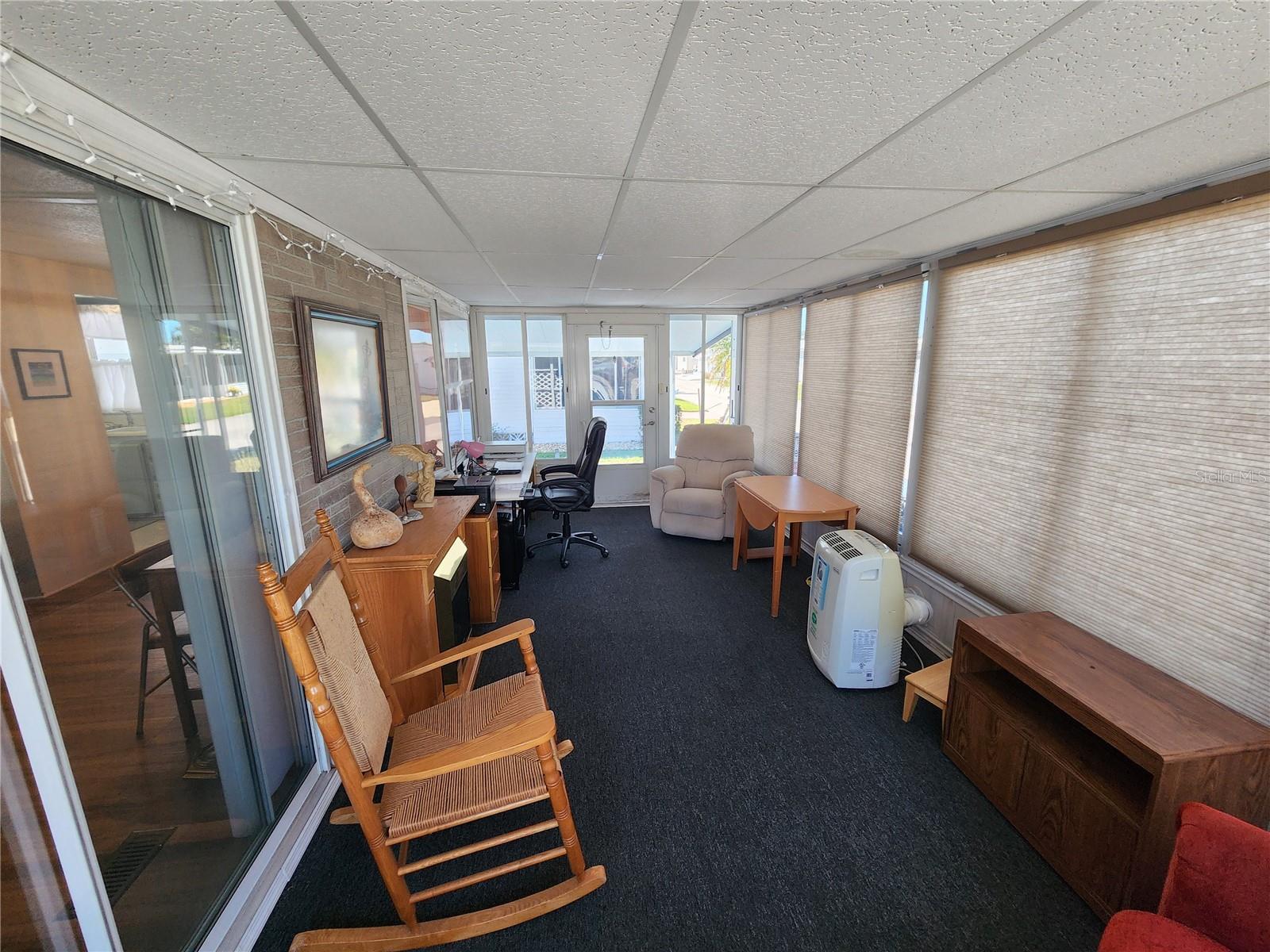 PALM LAKE ESTATES - Residential