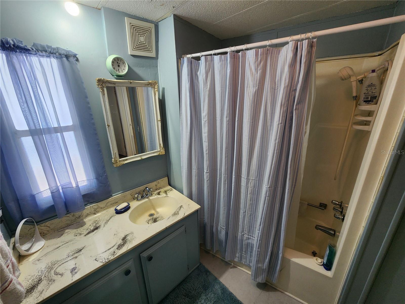 PALM LAKE ESTATES - Residential