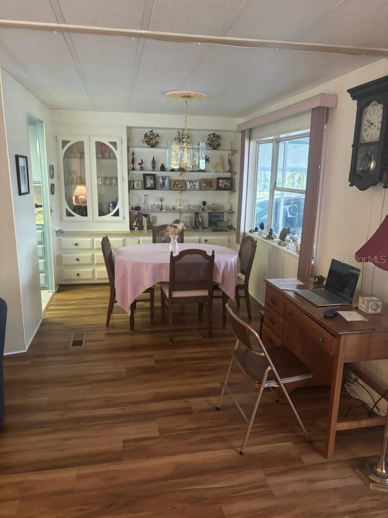 PALM LAKE ESTATES - Residential