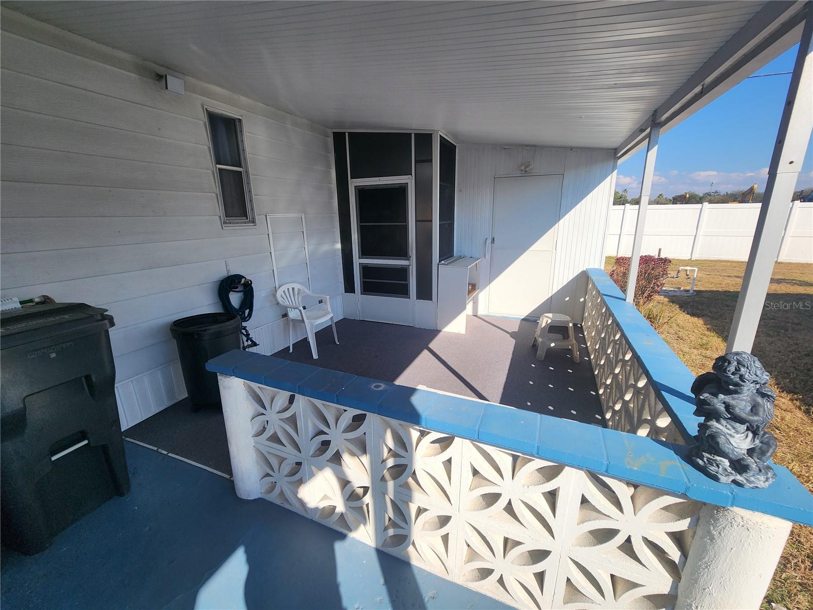 PALM LAKE ESTATES - Residential