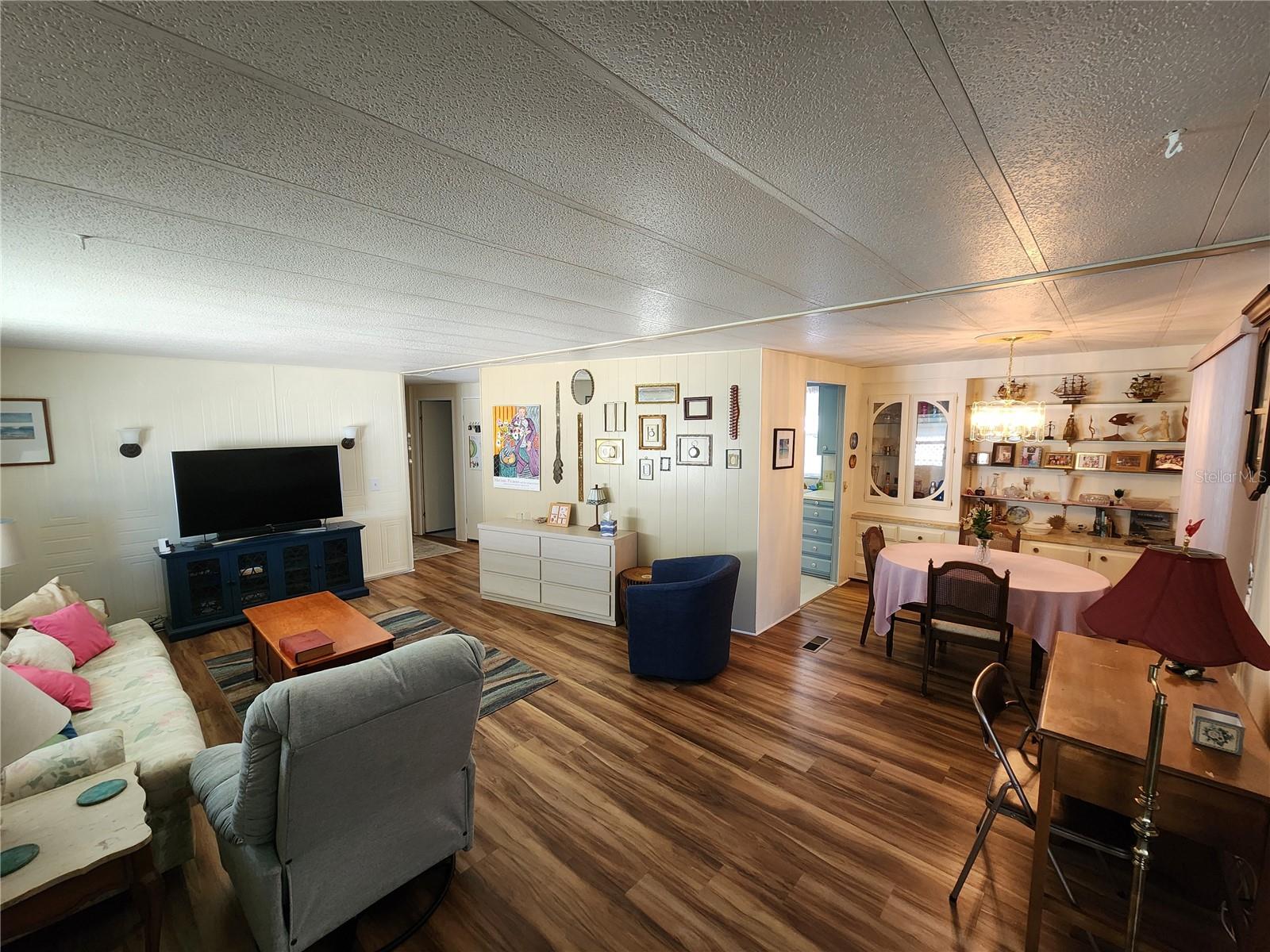 PALM LAKE ESTATES - Residential