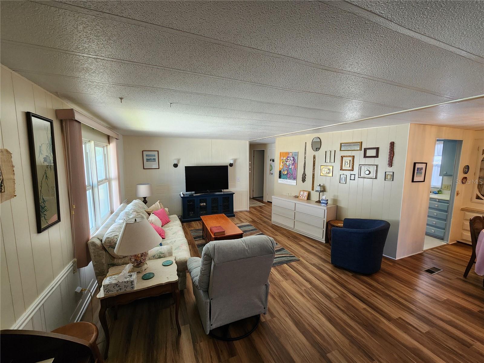 PALM LAKE ESTATES - Residential