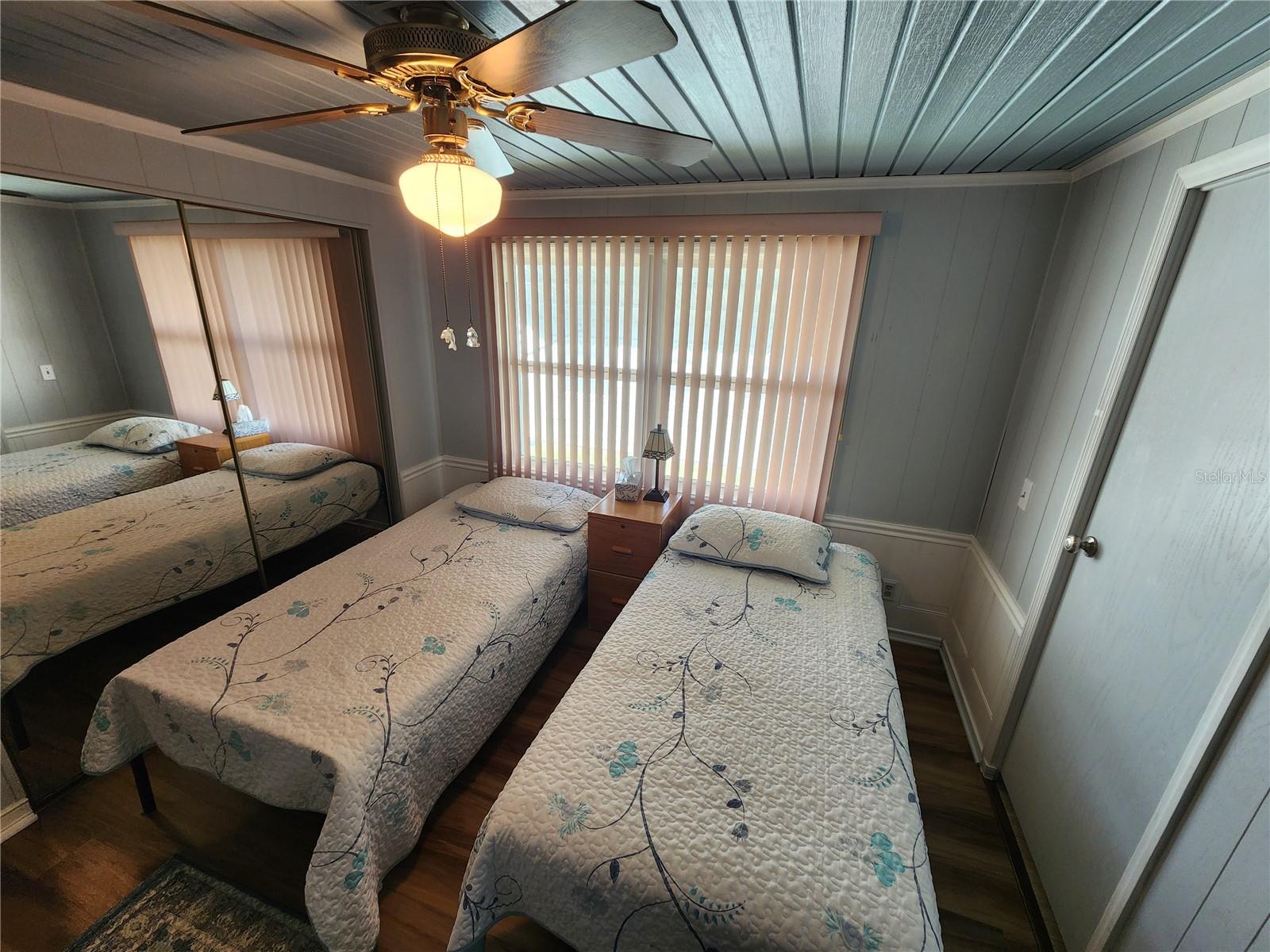 PALM LAKE ESTATES - Residential