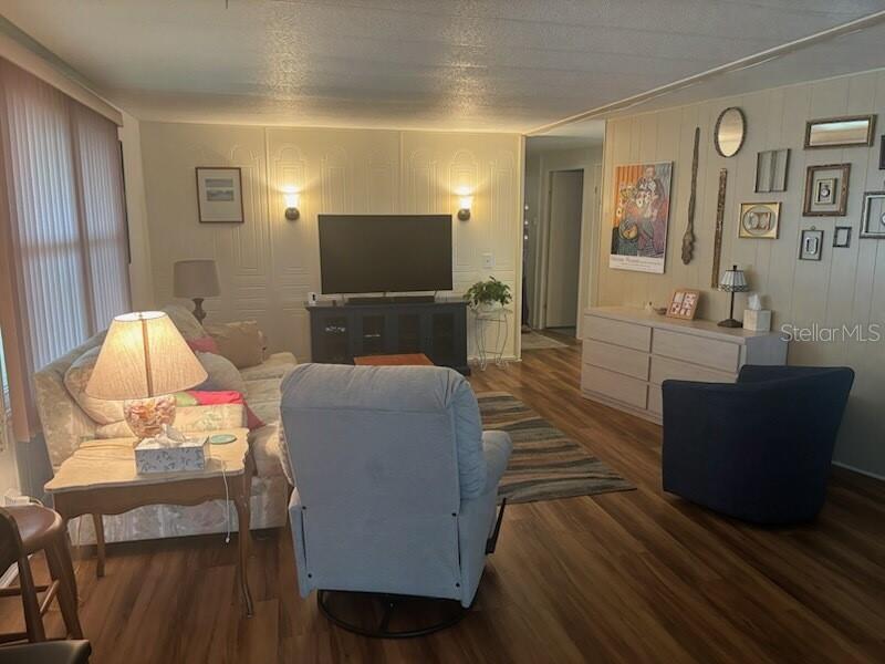 PALM LAKE ESTATES - Residential