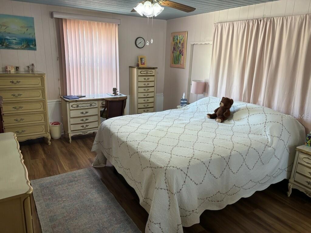 PALM LAKE ESTATES - Residential