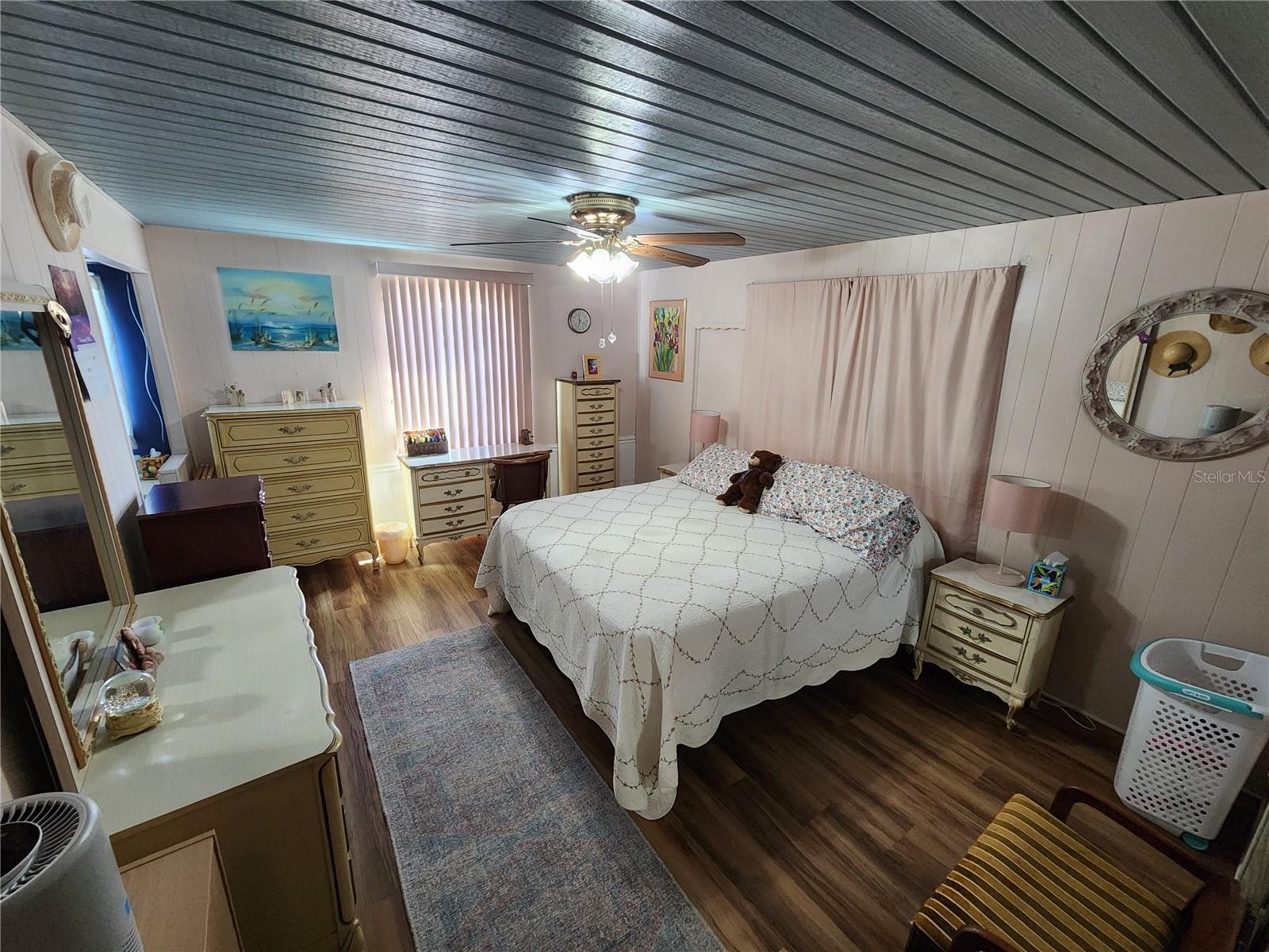 PALM LAKE ESTATES - Residential