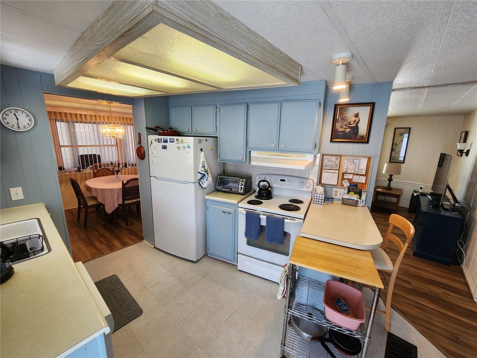 PALM LAKE ESTATES - Residential