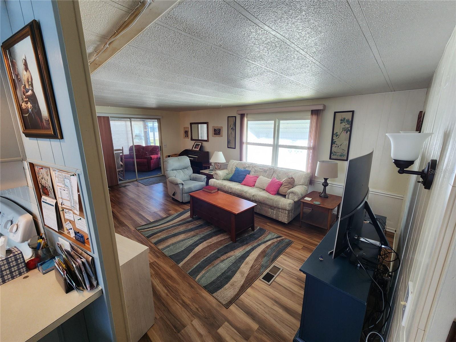 PALM LAKE ESTATES - Residential