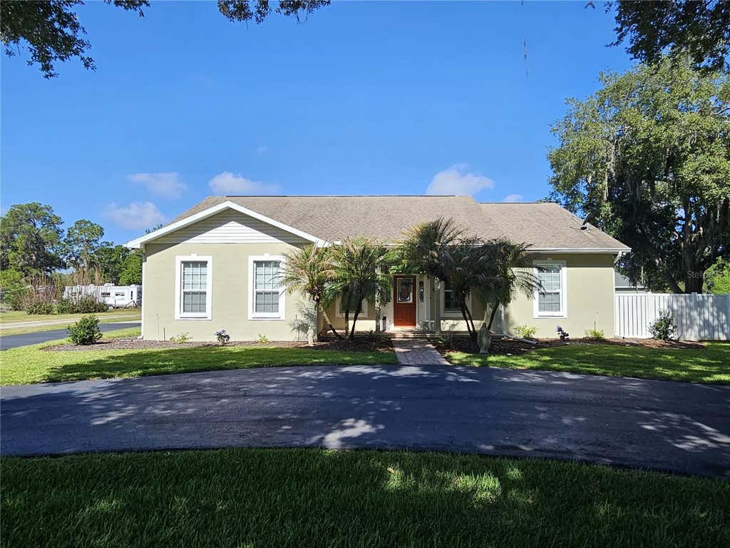 Photo of 1401 Lindsey Road, Plant City, FL 33566 (MLS # TB8502294)