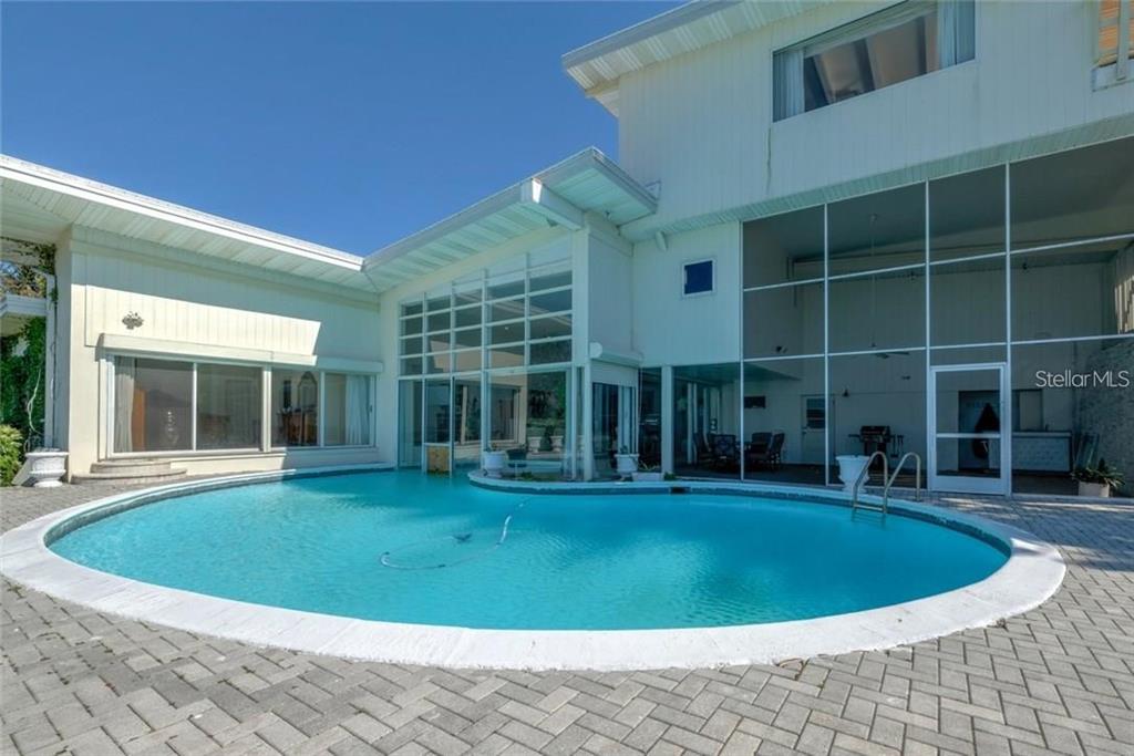 SAPPHIRE SHORES - Residential