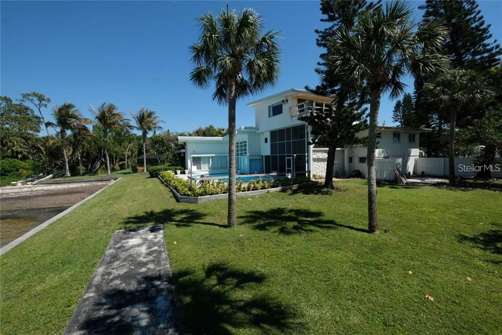 SAPPHIRE SHORES - Residential