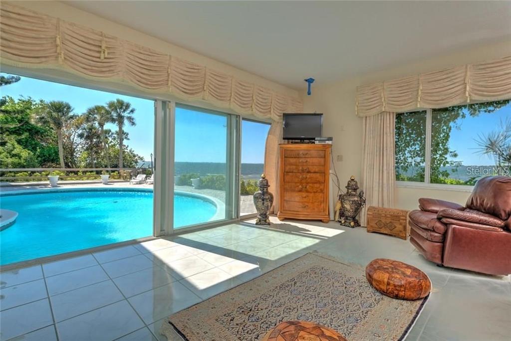 SAPPHIRE SHORES - Residential