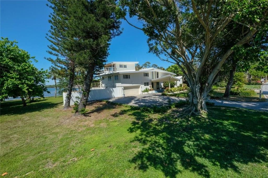 SAPPHIRE SHORES - Residential