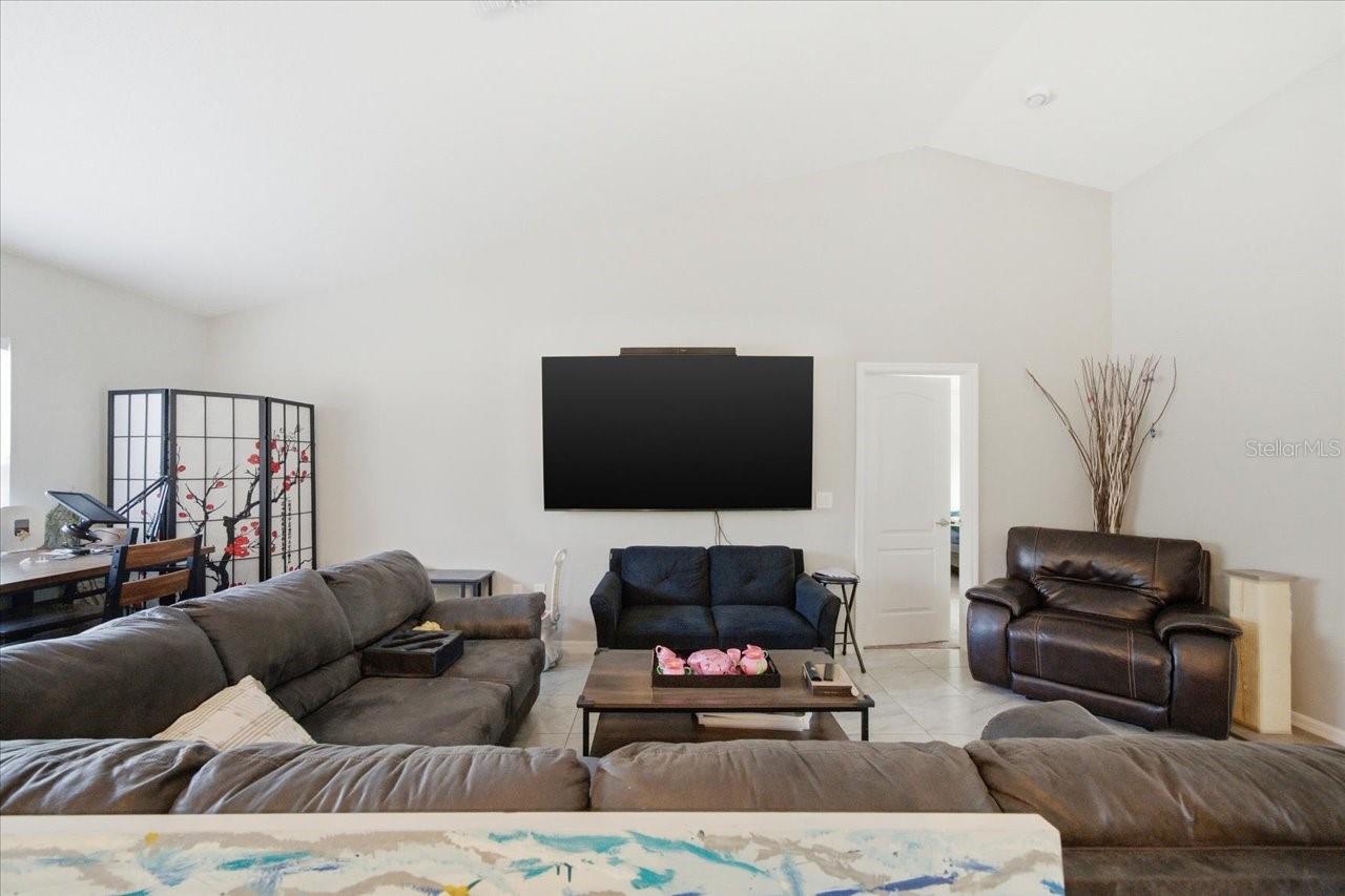 ROYAL HIGHLANDS - Residential