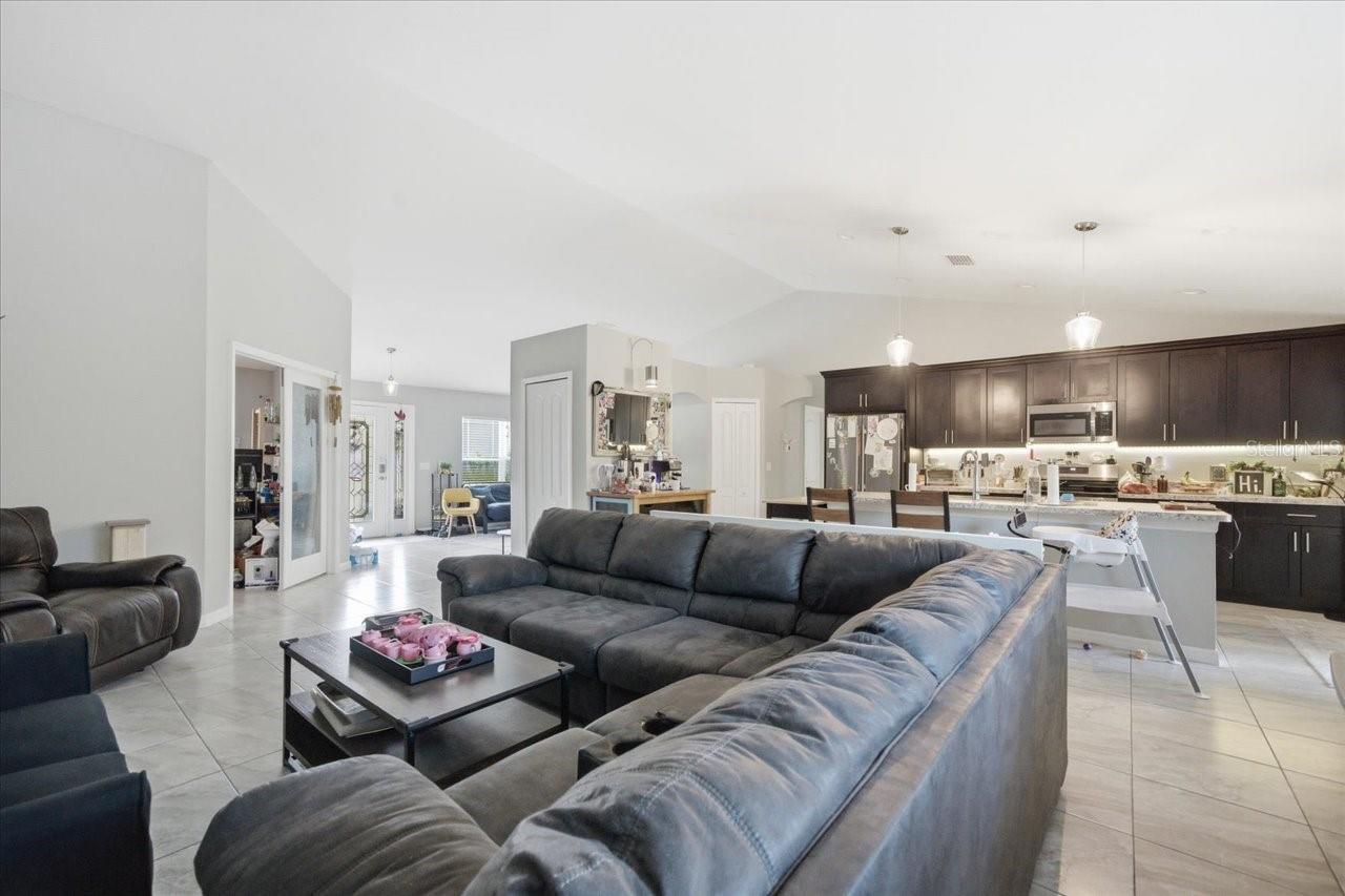 ROYAL HIGHLANDS - Residential