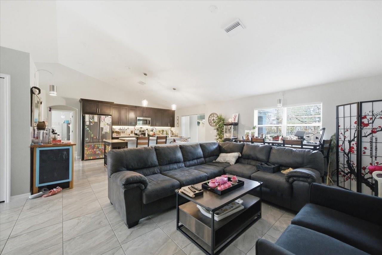 ROYAL HIGHLANDS - Residential