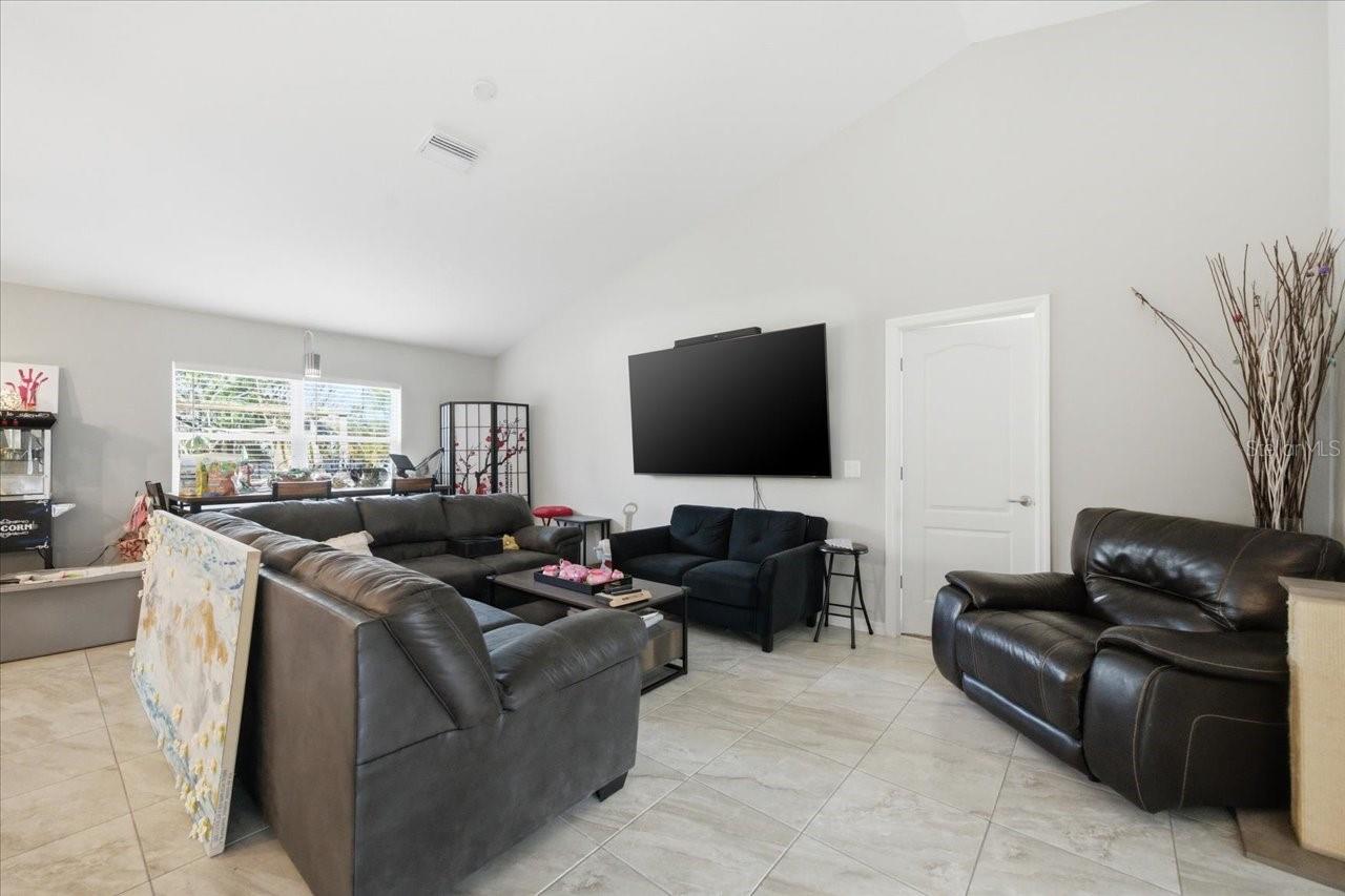 ROYAL HIGHLANDS - Residential