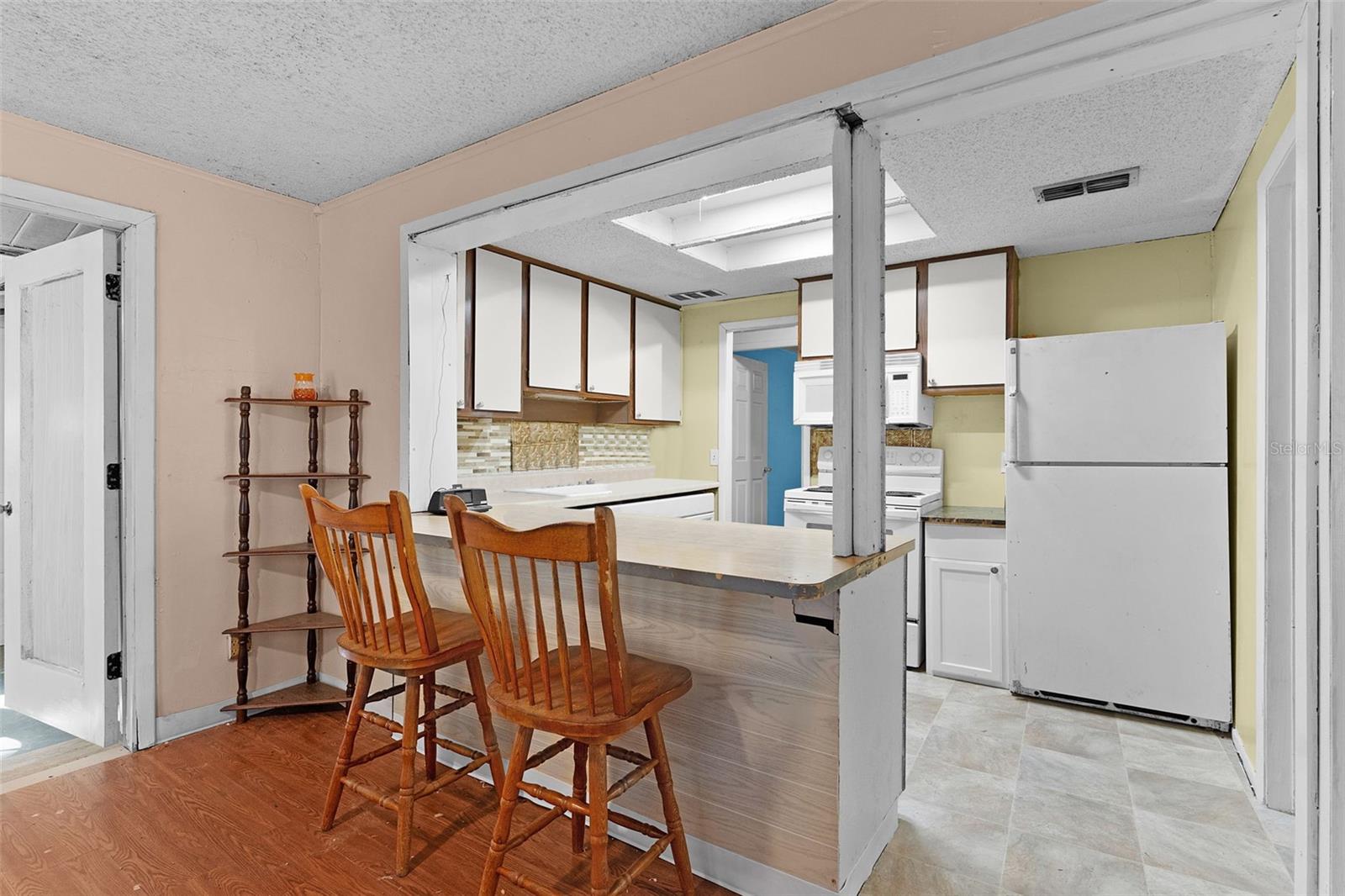 SMITH LAKE VILLAGE - Residential