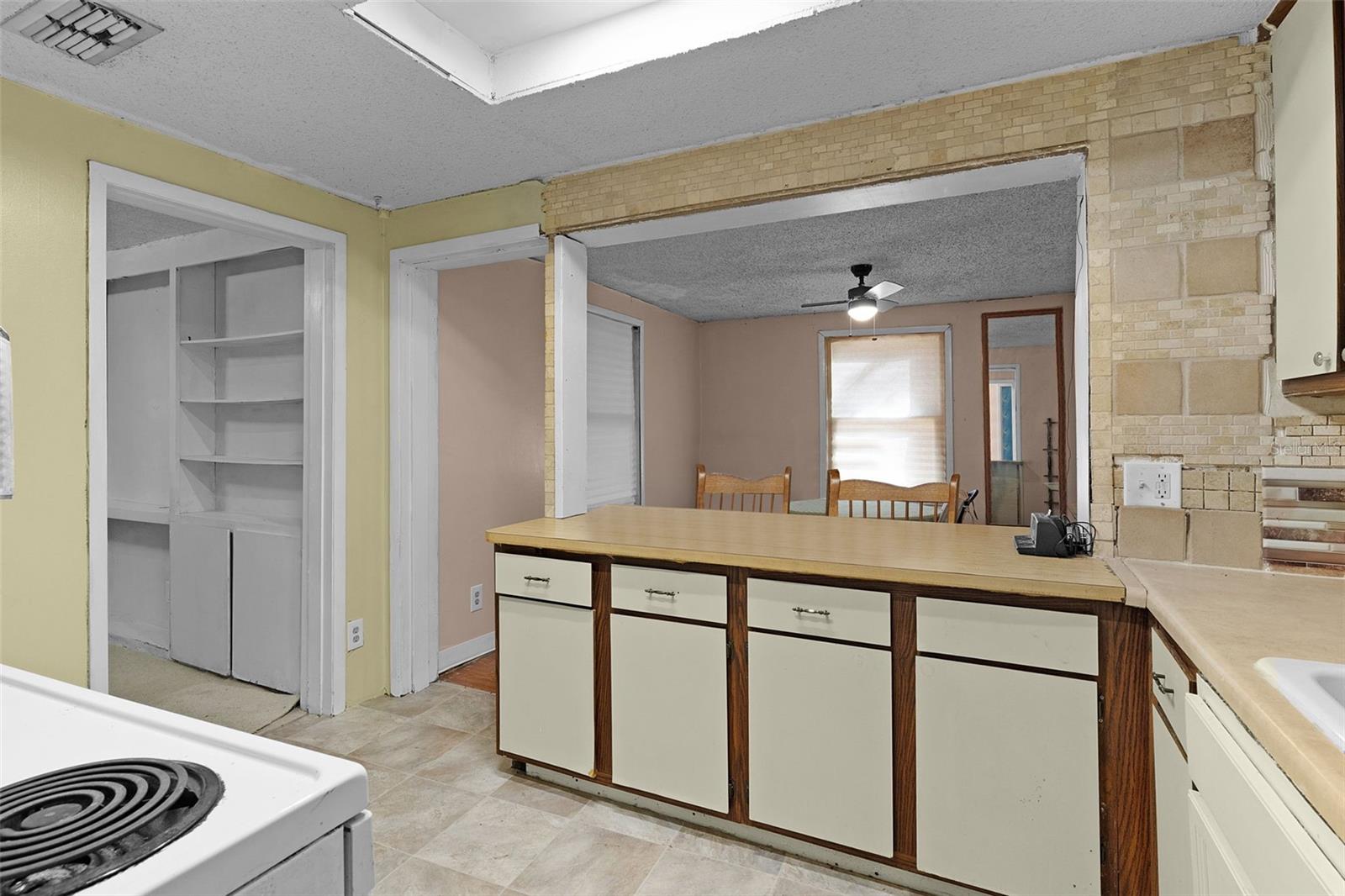 SMITH LAKE VILLAGE - Residential