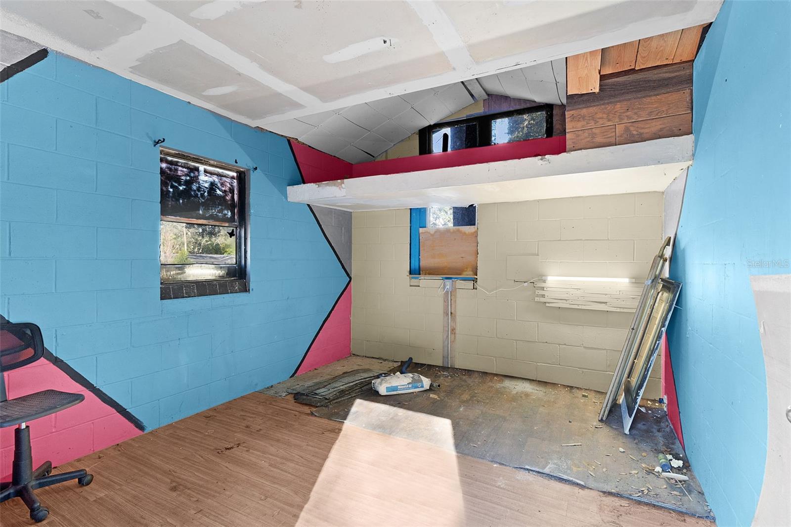 SMITH LAKE VILLAGE - Residential