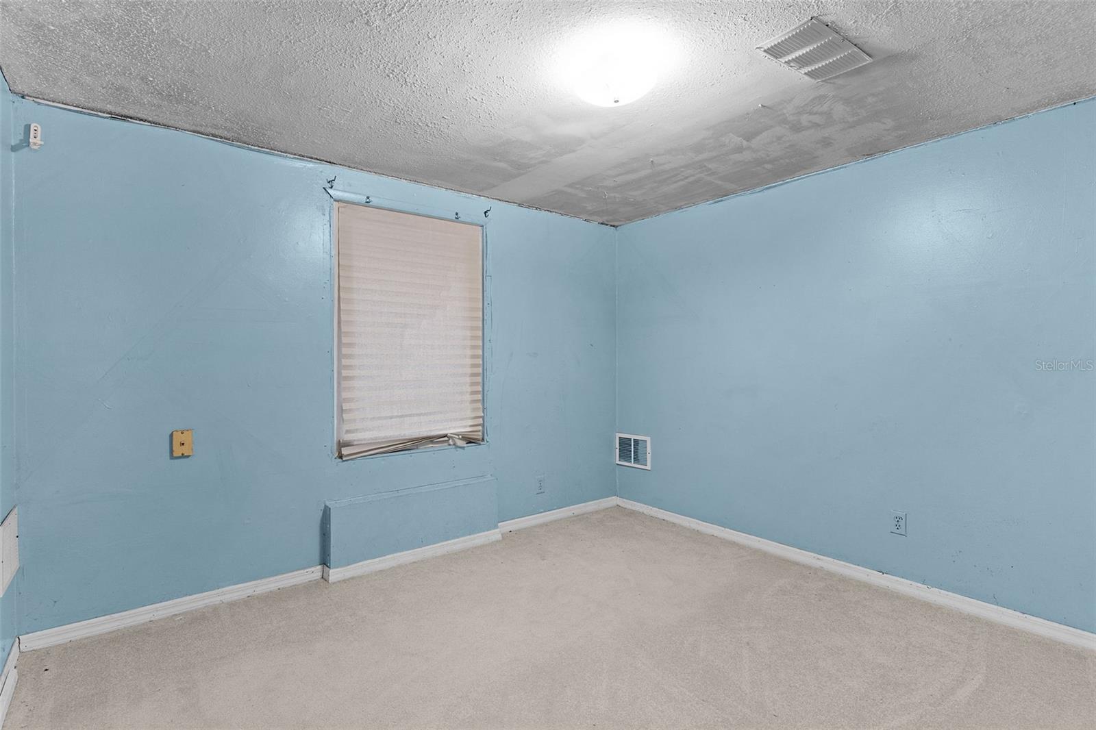 SMITH LAKE VILLAGE - Residential