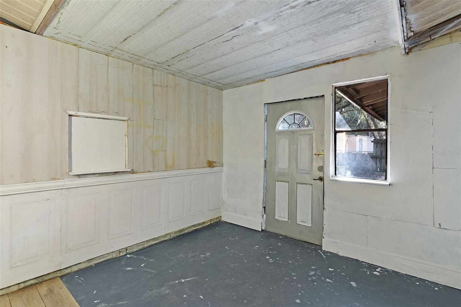 SMITH LAKE VILLAGE - Residential