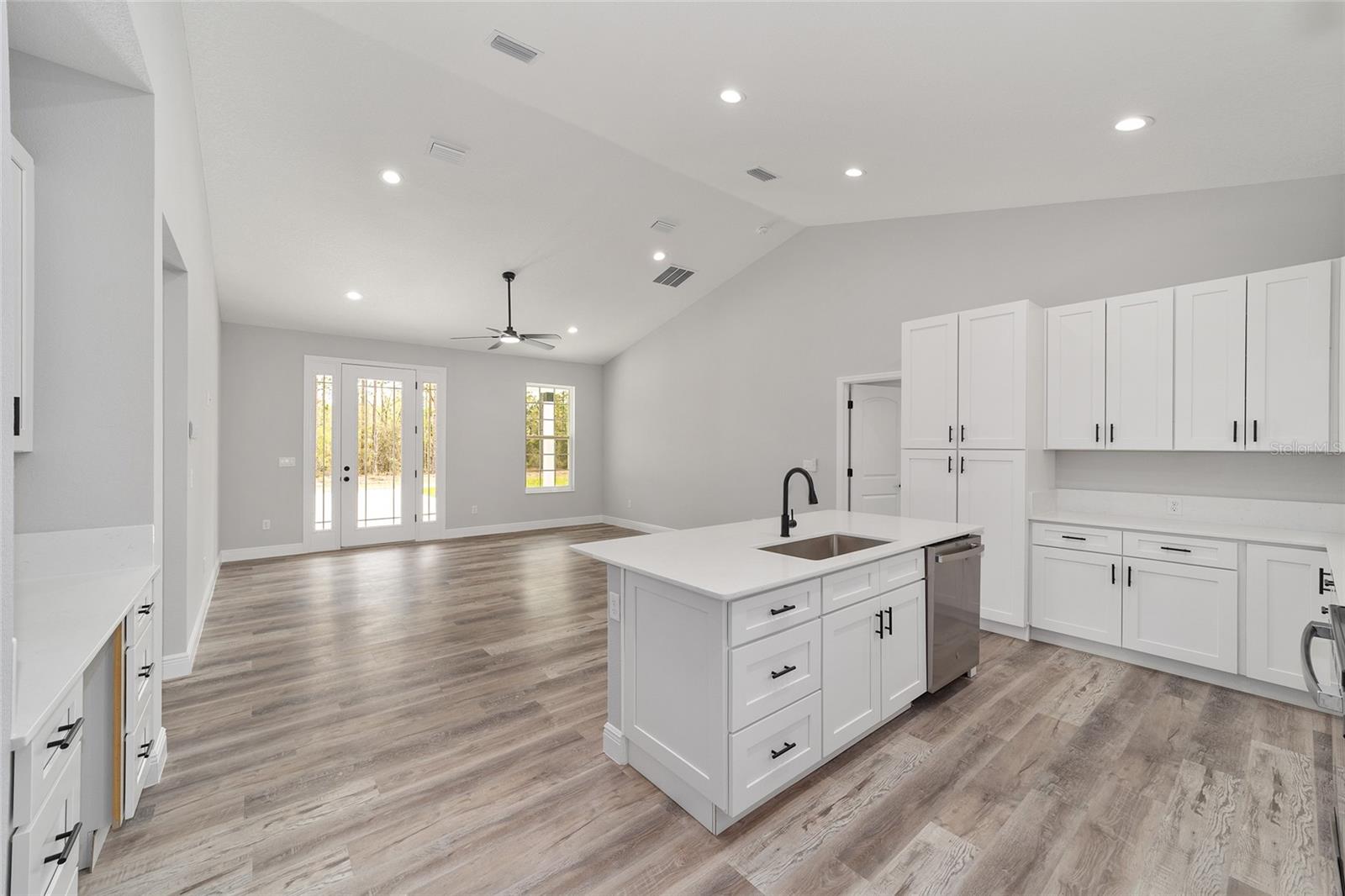 WILLISTON HYLNDS GOLF & C CLUB ESTATE - Residential Lease