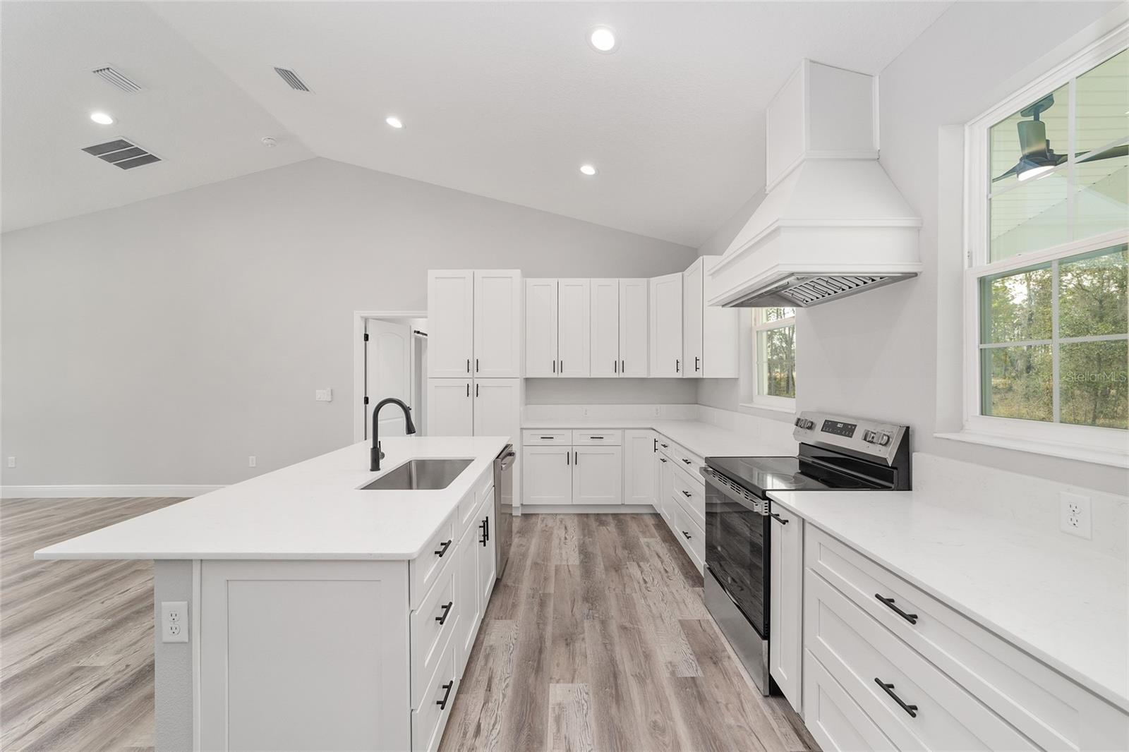 WILLISTON HYLNDS GOLF & C CLUB ESTATE - Residential Lease