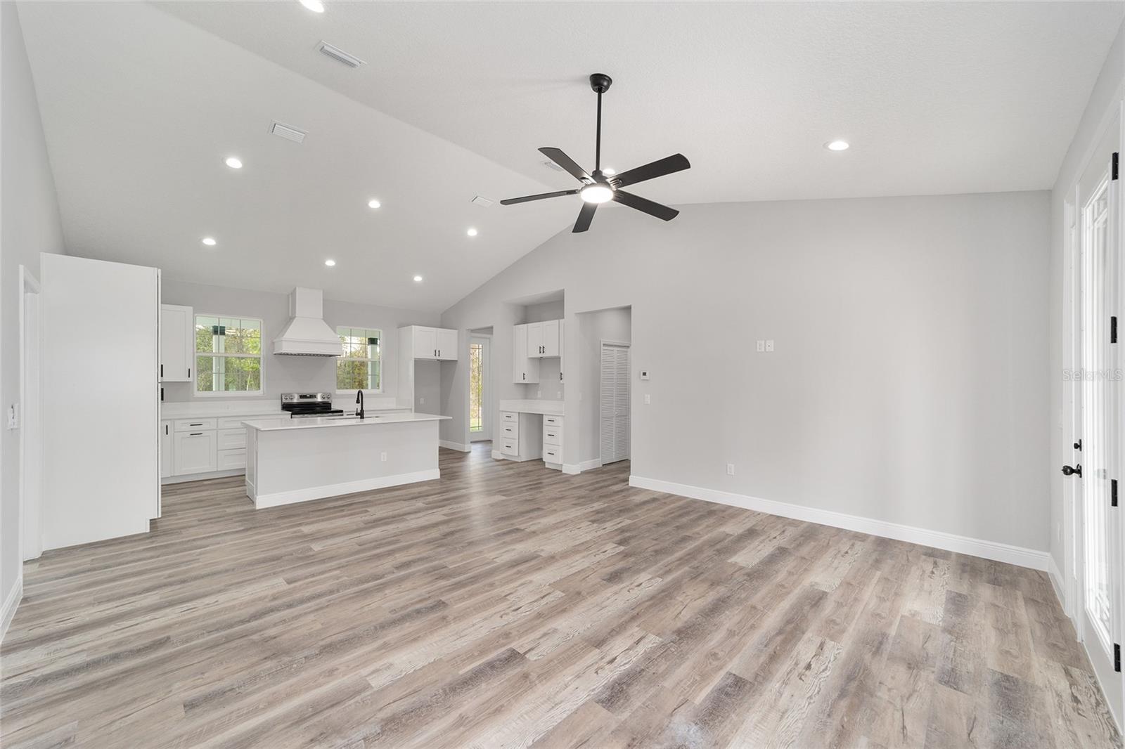 WILLISTON HYLNDS GOLF & C CLUB ESTATE - Residential Lease