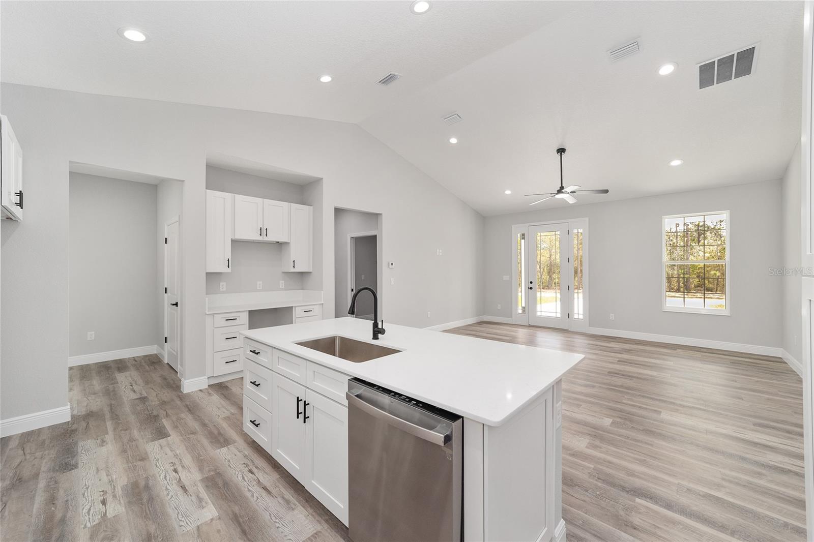 WILLISTON HYLNDS GOLF & C CLUB ESTATE - Residential Lease