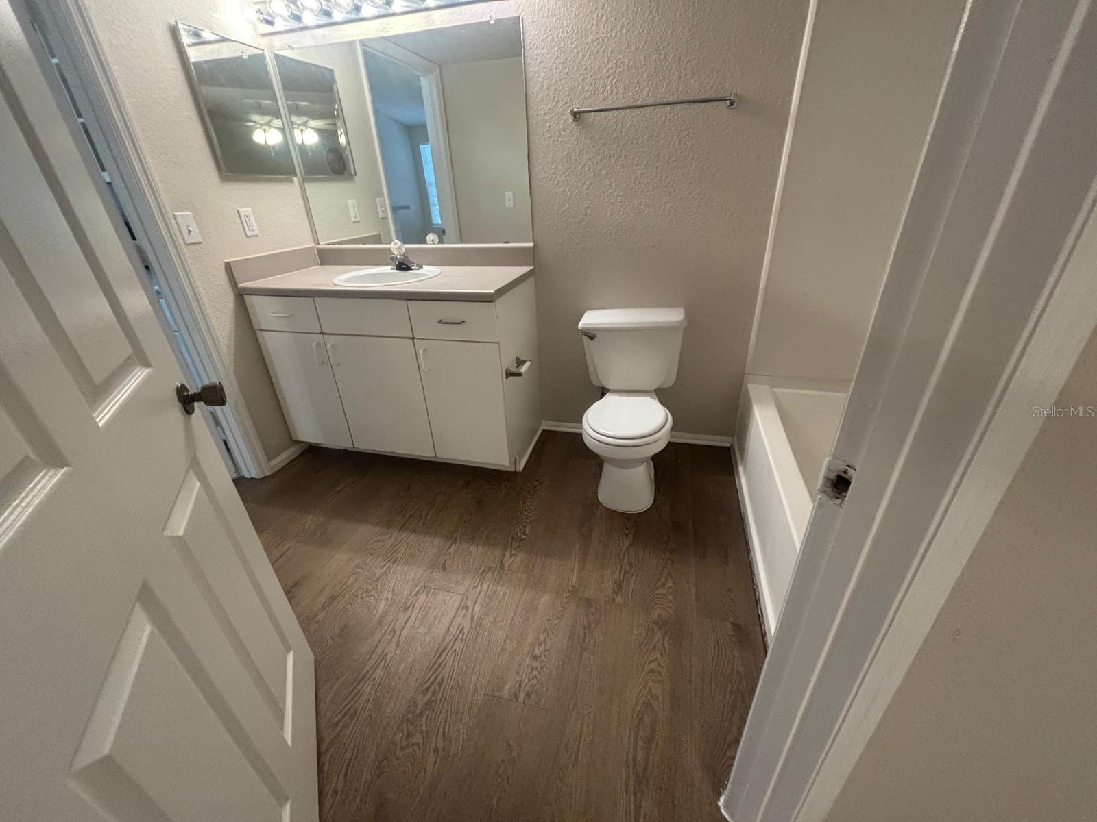 2201 METROPOLITAN WAY 1433