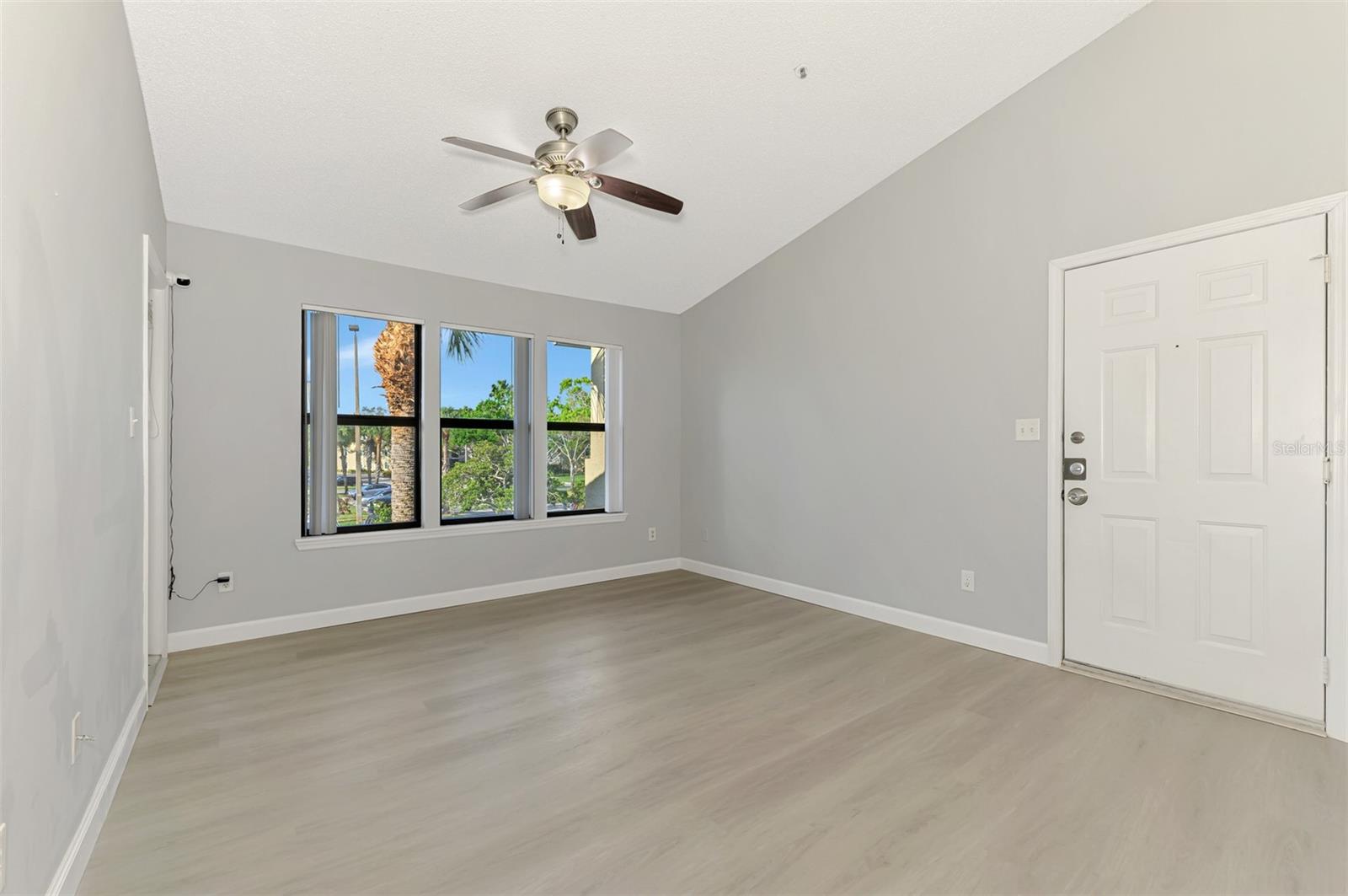 VINTAGE GRAND - Residential