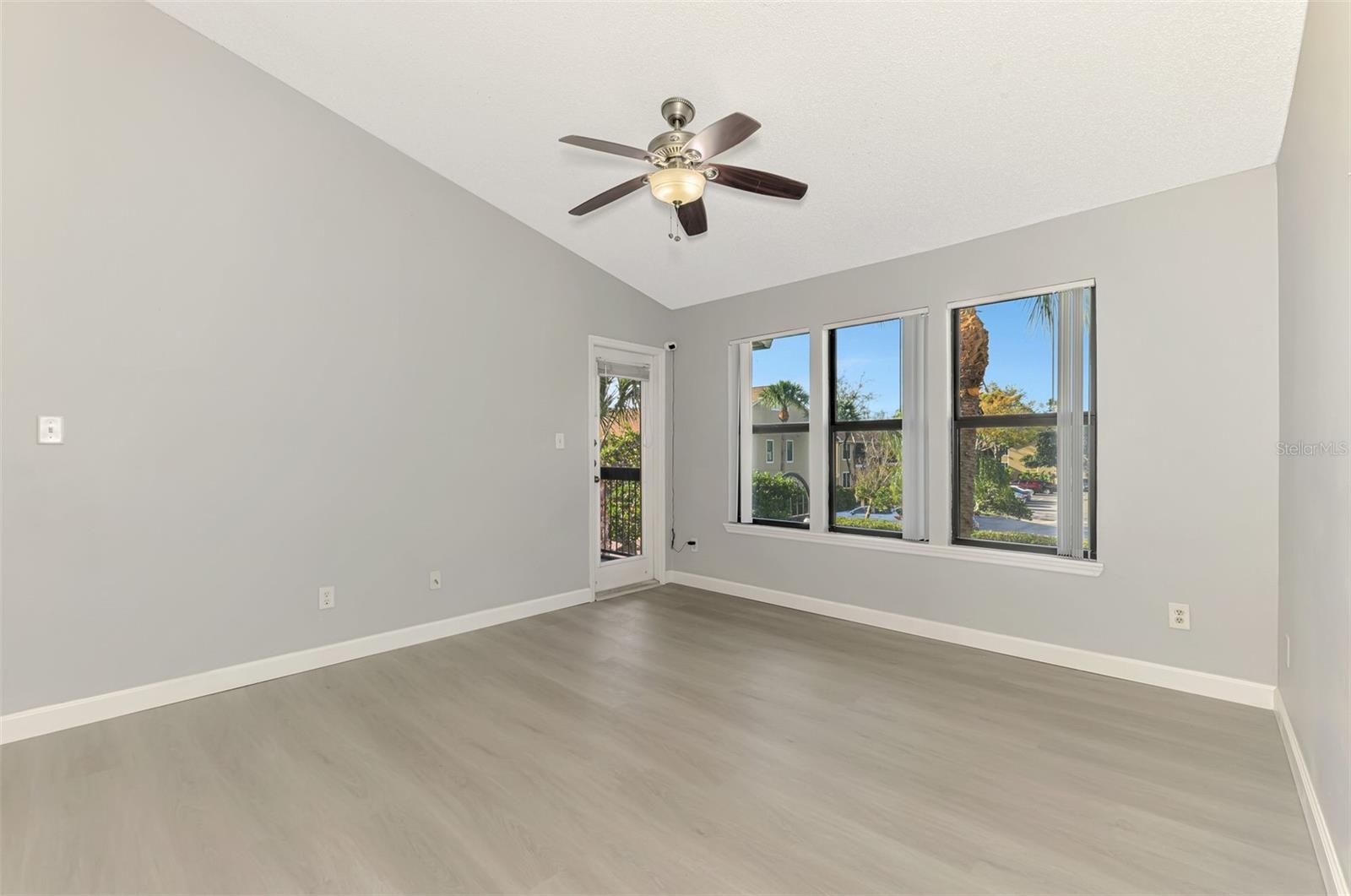 VINTAGE GRAND - Residential