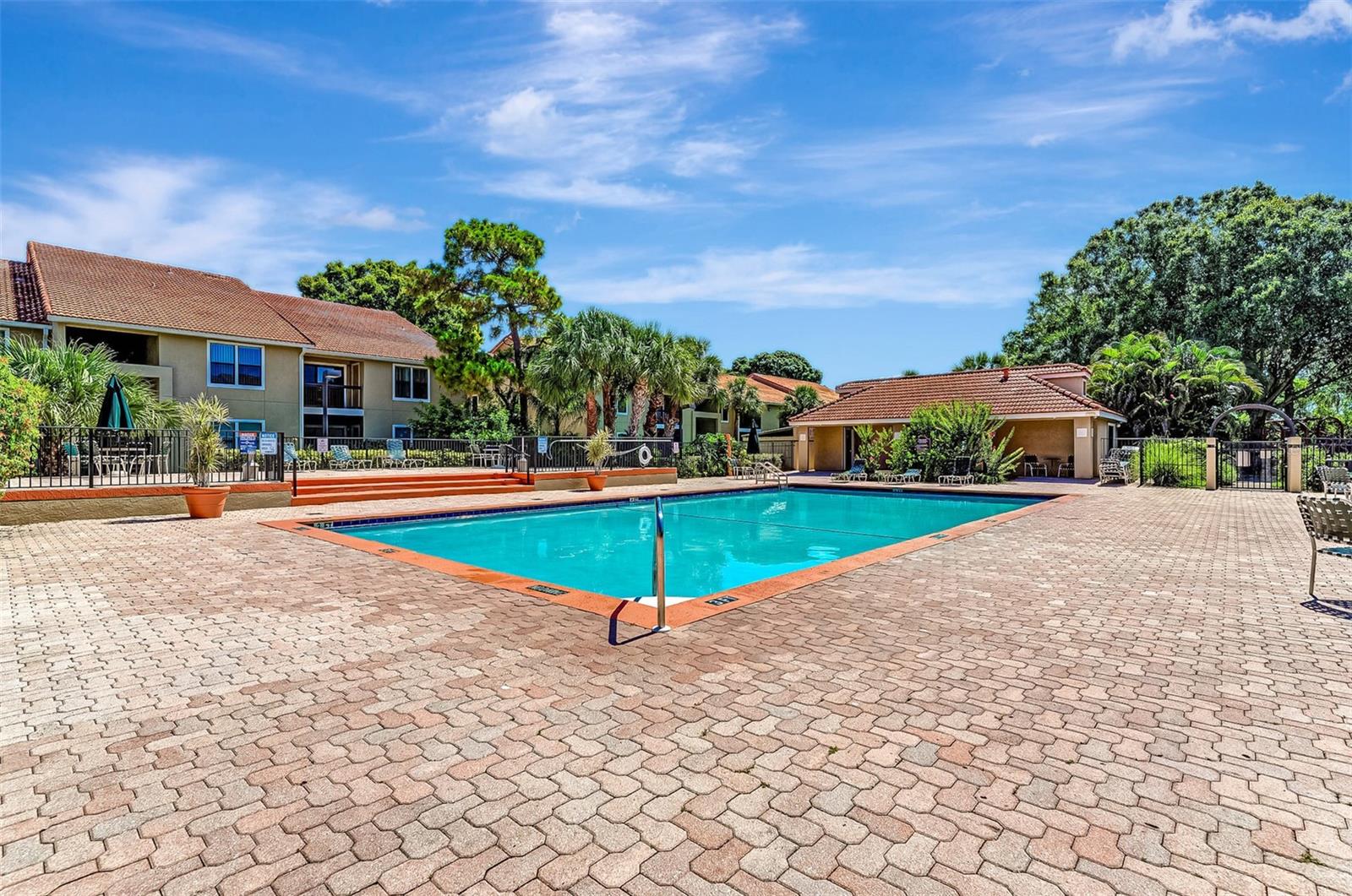 VINTAGE GRAND - Residential