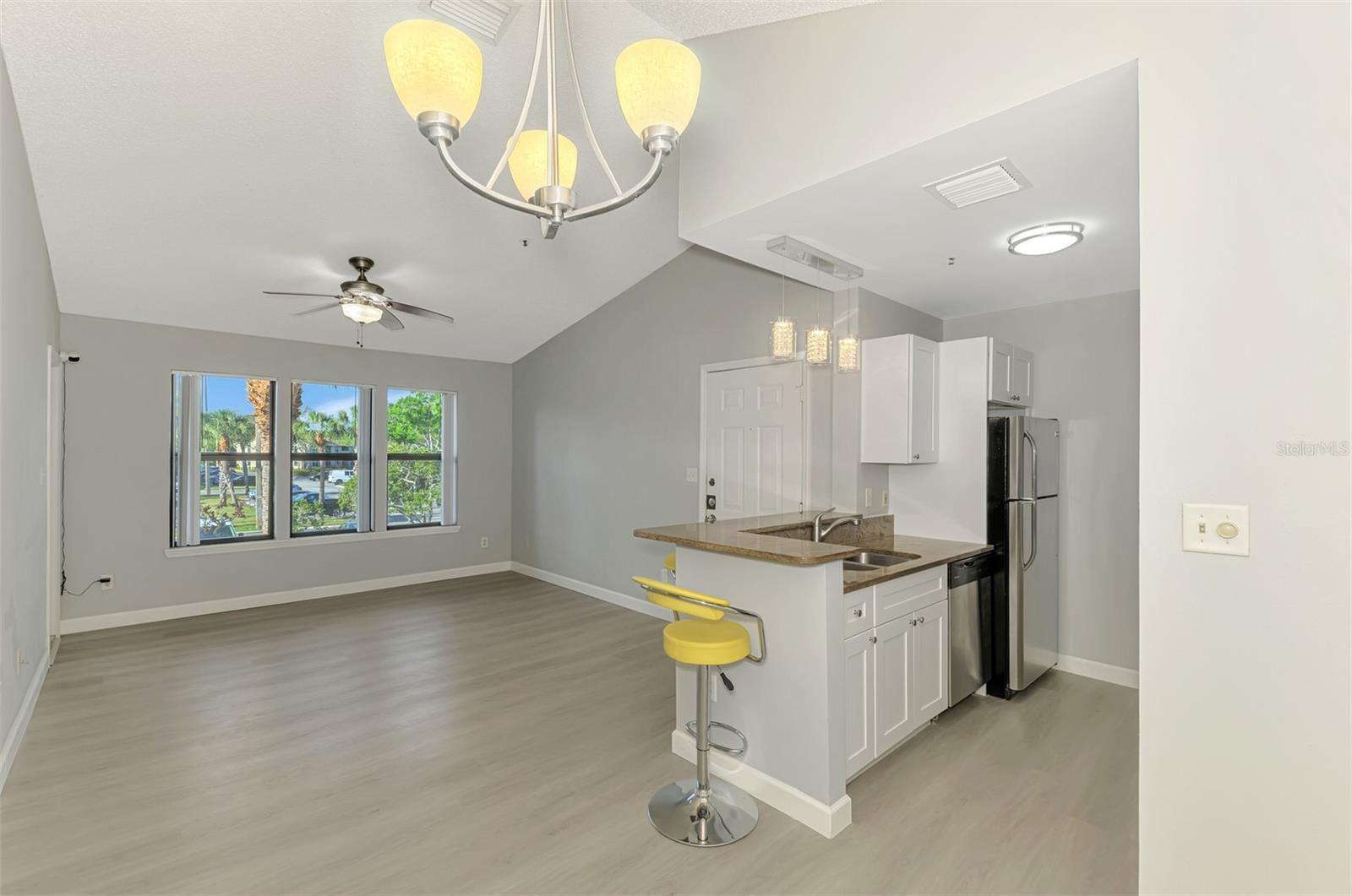 VINTAGE GRAND - Residential