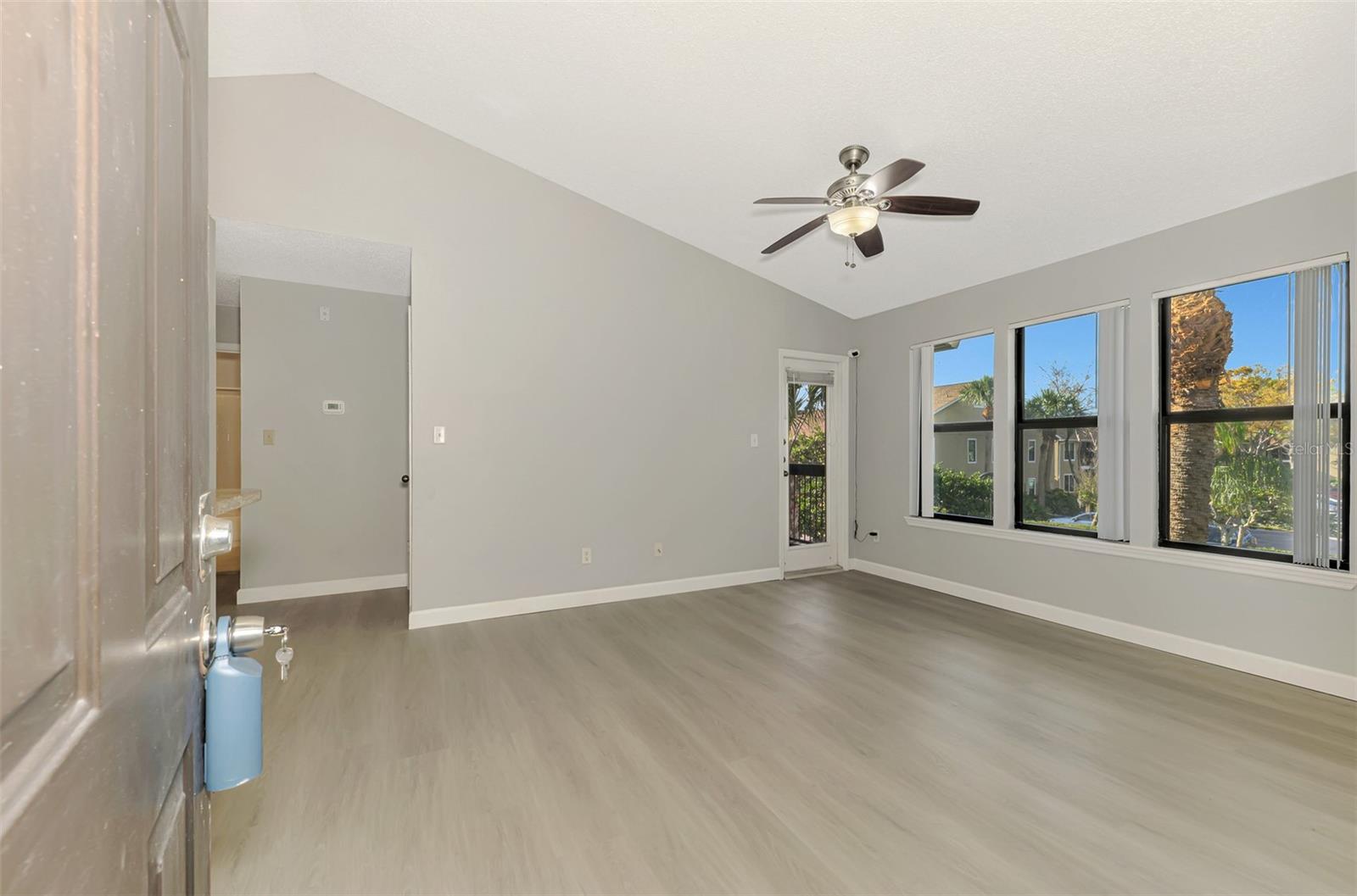 VINTAGE GRAND - Residential