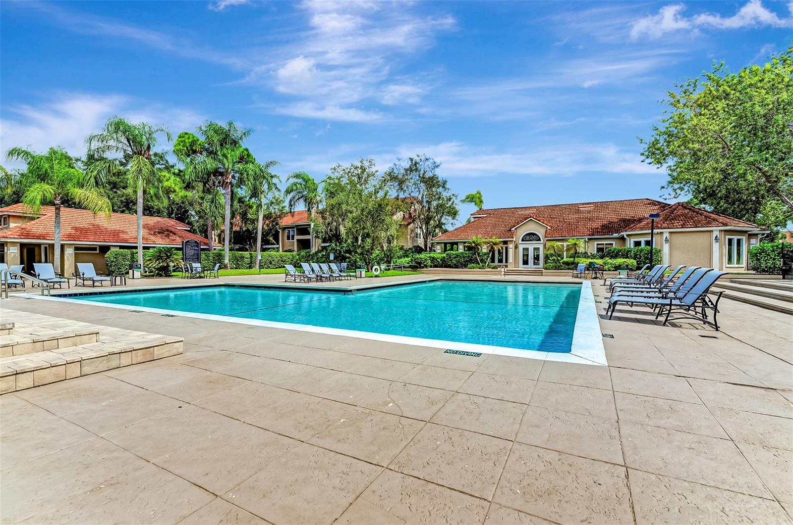 VINTAGE GRAND - Residential