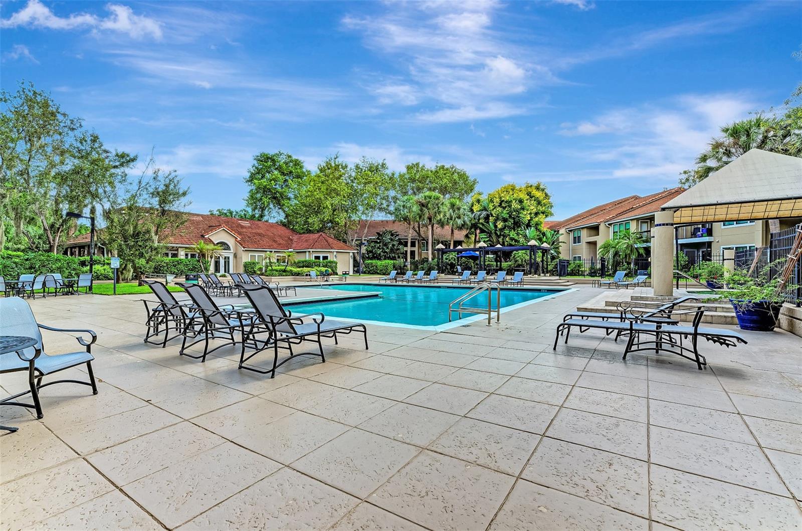 VINTAGE GRAND - Residential