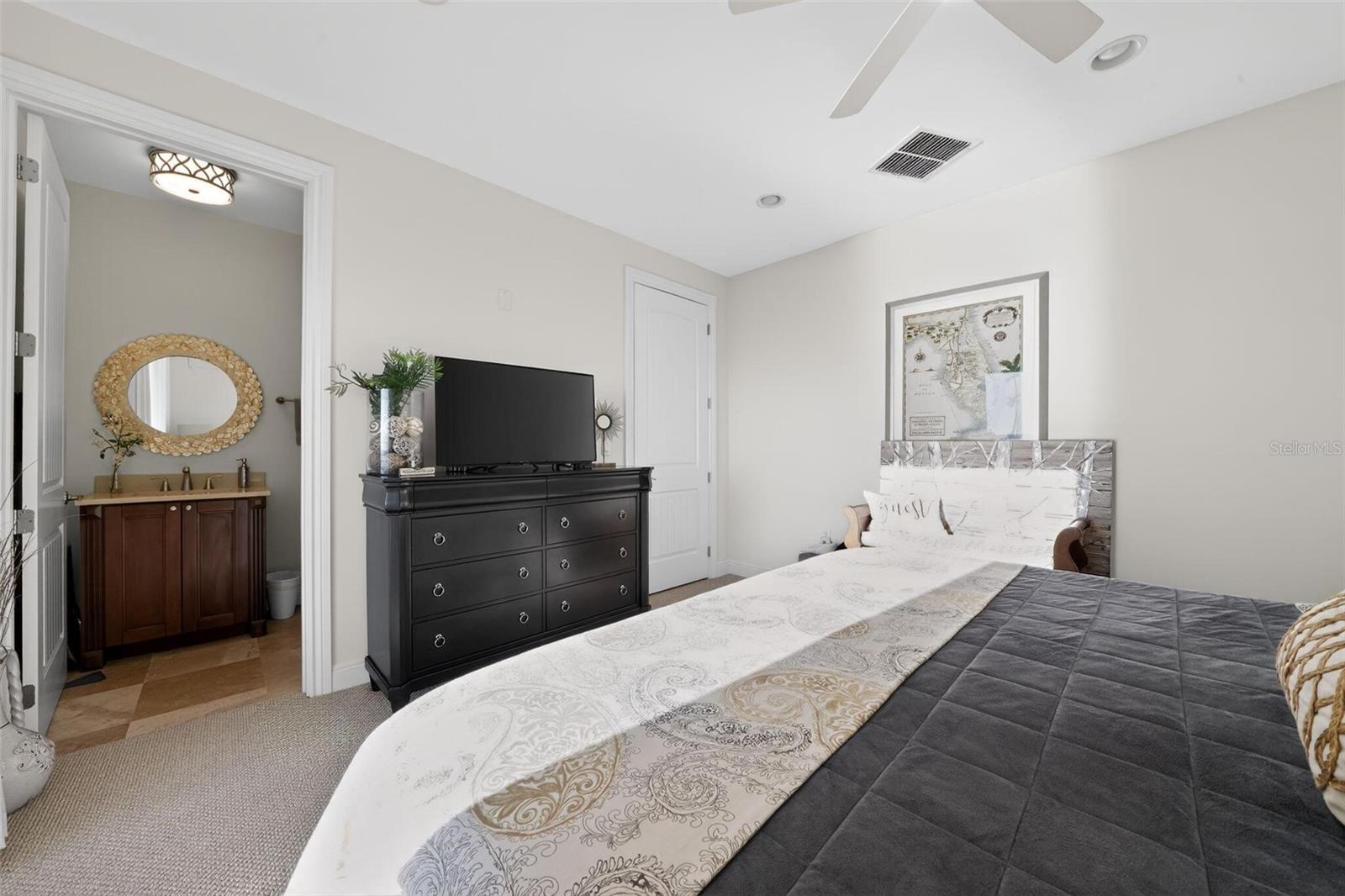 MAJESTIC COVE - Residential