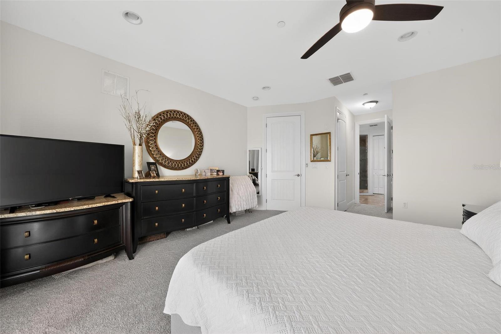 MAJESTIC COVE - Residential