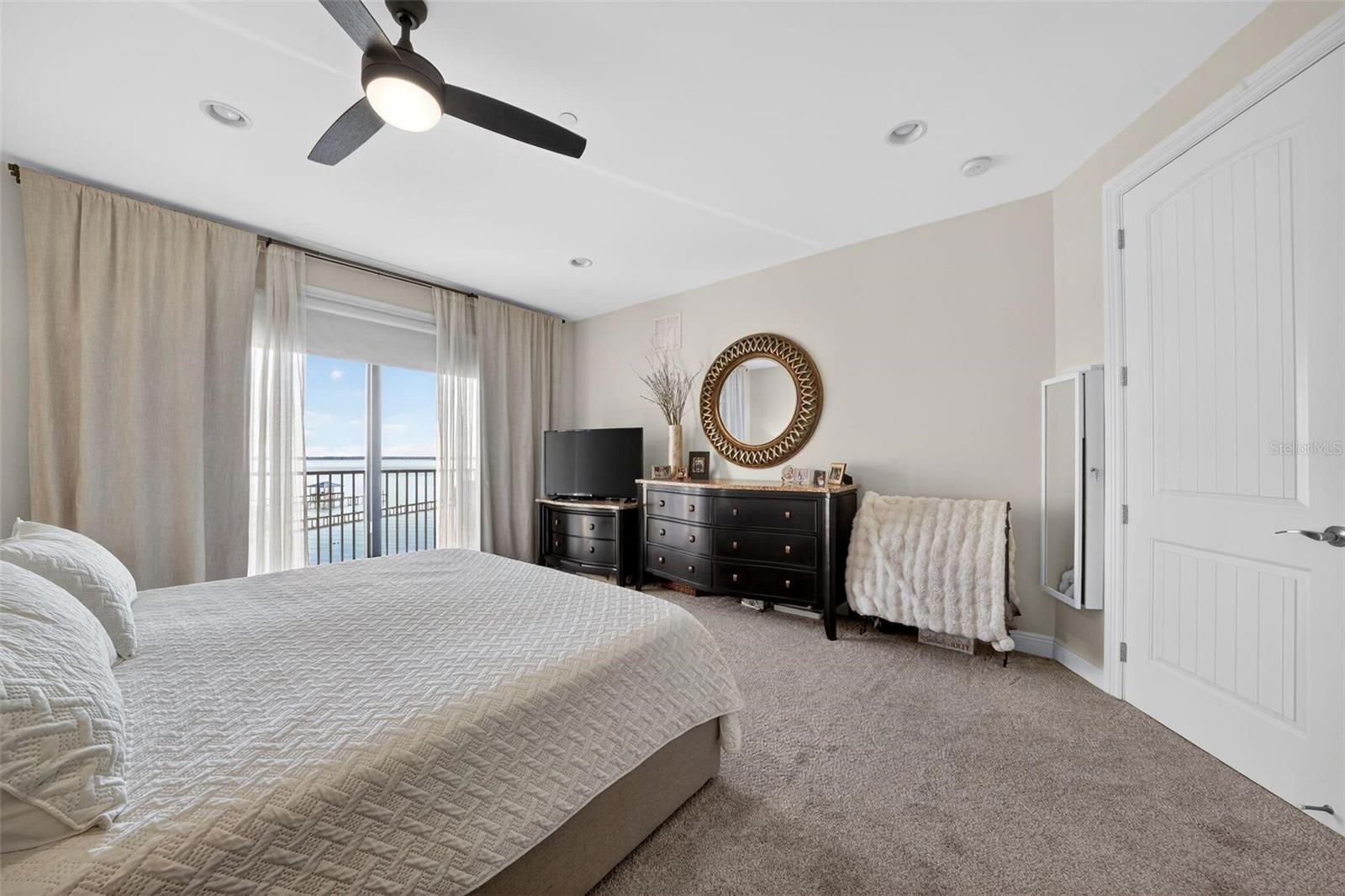 MAJESTIC COVE - Residential