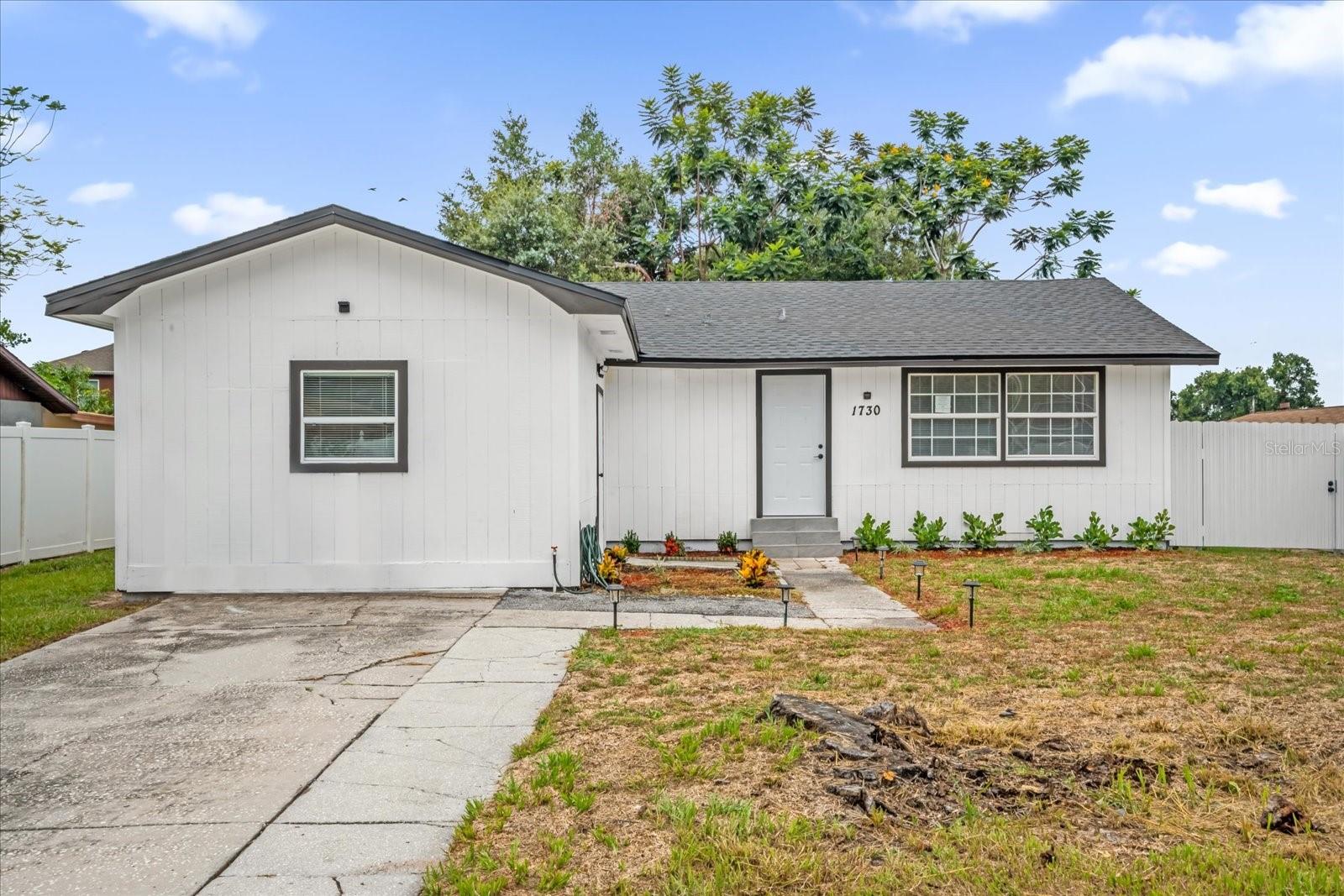 Located just minutes from LEGOLAND® Florida Resort, Peppa Pig Theme Park, and scenic parks and lakes, this beautifully situated single-story home offers a unique blend of comfort, upgrades, and proximity to top family attractions. It’s also near the newly built Elbert Elementary School, making it a fantastic choice for families.
This home features 3 bedrooms, 2 full bathrooms, and multiple flexible living spaces ready to suit your lifestyle. Recent improvements include a newly renovated roof, new windows, and fully remodeled kitchen and bathrooms—allowing you to enjoy both function and style from day one.
The spacious living room and bonus rooms provide plenty of options for a home office, playroom, or guest space. Step outside to a partially fenced backyard with a wooden deck, ideal for outdoor entertaining, weekend BBQs, or simply enjoying the Florida sunshine.
This property is being sold in "As Is" condition, with no warranties provided by the seller.
Whether you're a first-time