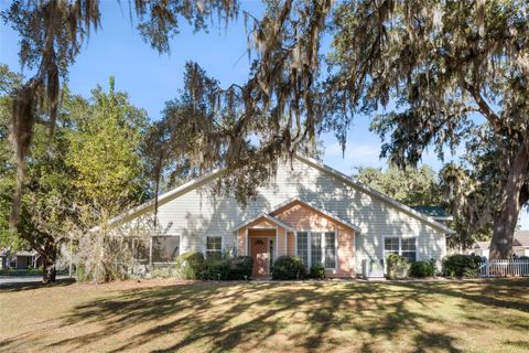 Photo of 10804 NW 65th Way, Alachua, FL 32615 (MLS # GC535336)