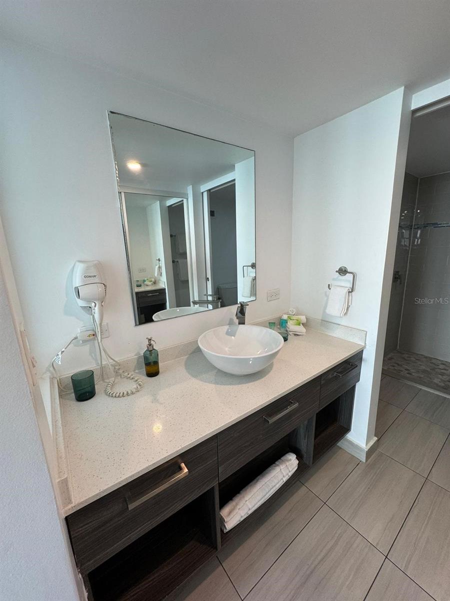 COND. ESJ TOWERS - Residential