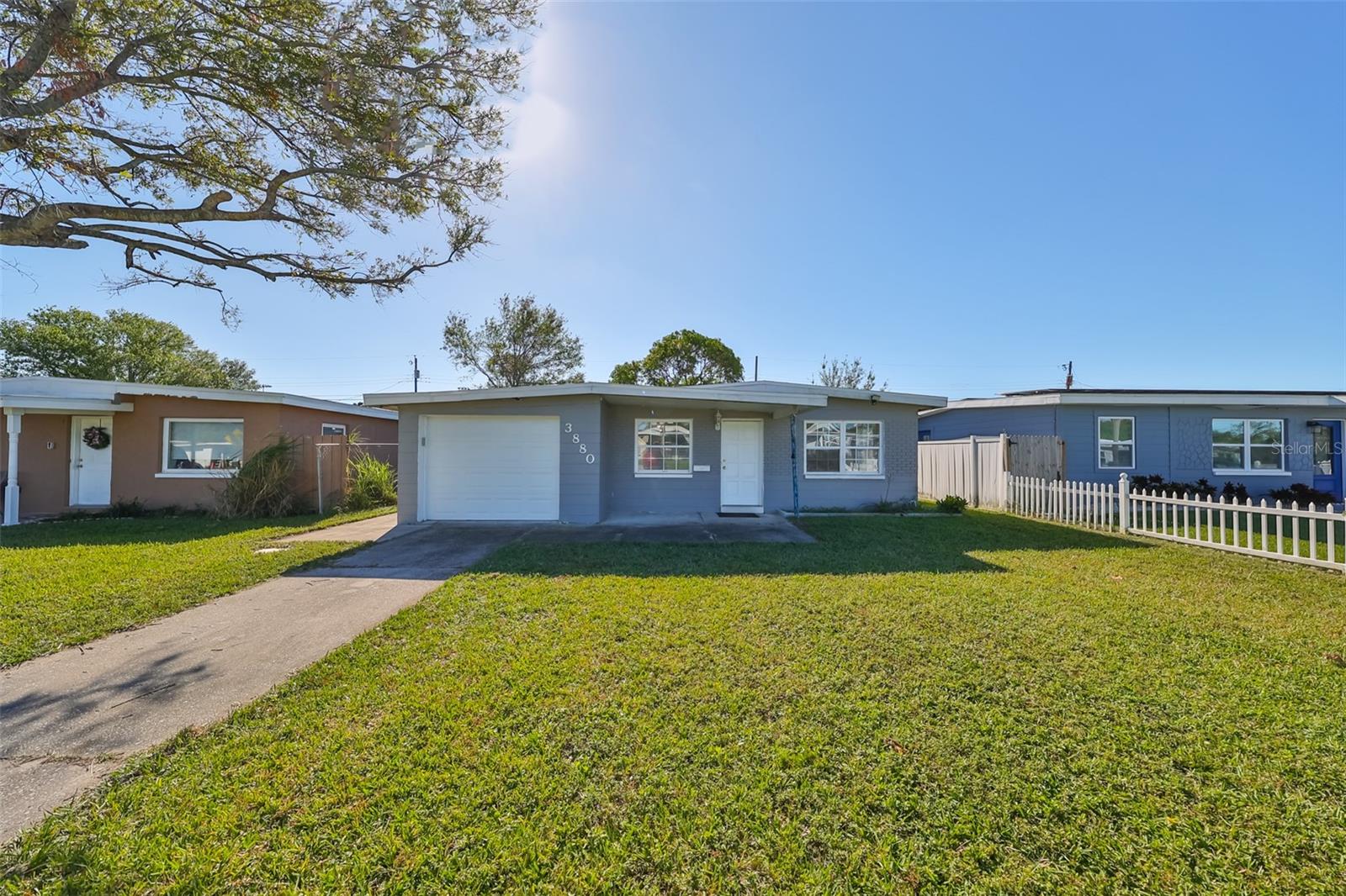 This charming, well-maintained, move-in-ready home offers everything you've been looking for! Boasting 3
spacious bedrooms, 1 bathroom, and a 1 car garage. You're immediately greeted by a spacious living room,
open-concept kitchen and dining area-- perfect for entertaining! The backyard is fenced in from all directions for
security and complete privacy. Conveniently located off of Hwy 19, near Park Blvd. and I-275 for a quick
commute to Tampa, MacDill Air Force Base, and St. Pete Beaches.