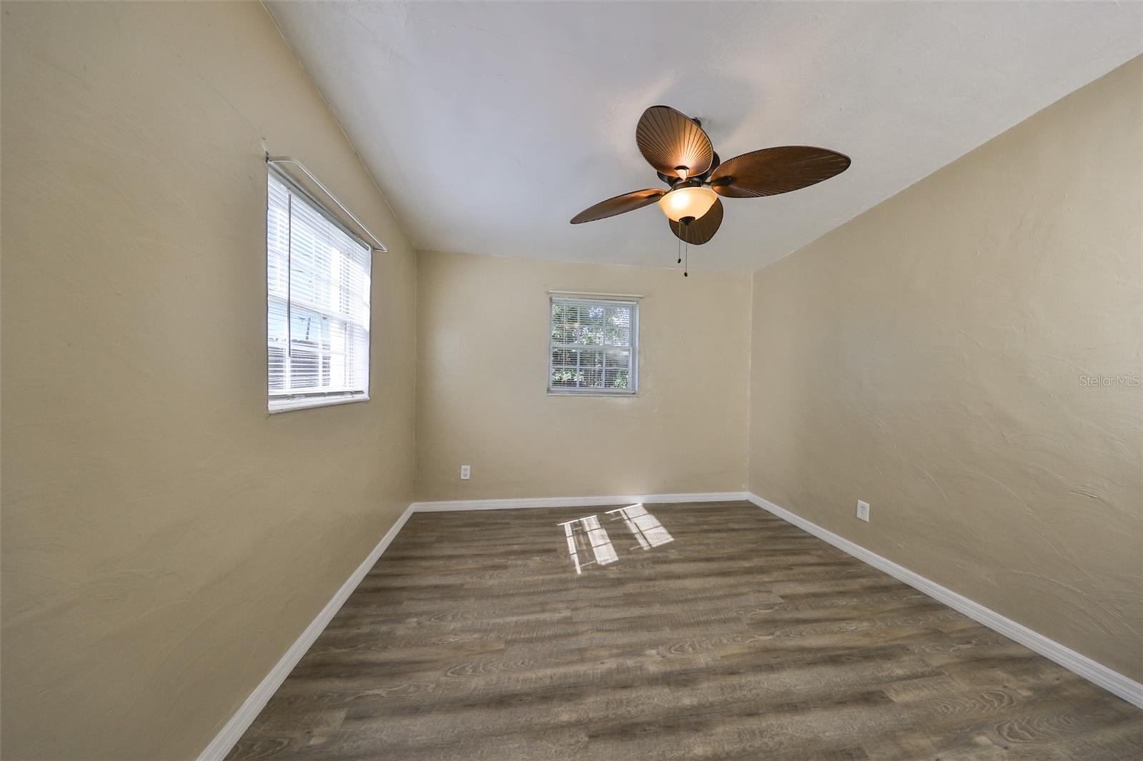 BOULEVARD PARK 2 - Residential Lease